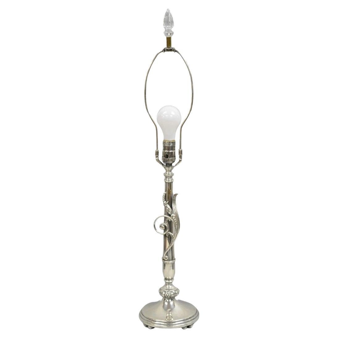 Antique lampe de bureau Art Nouveau française à colonne en métal argenté à volutes