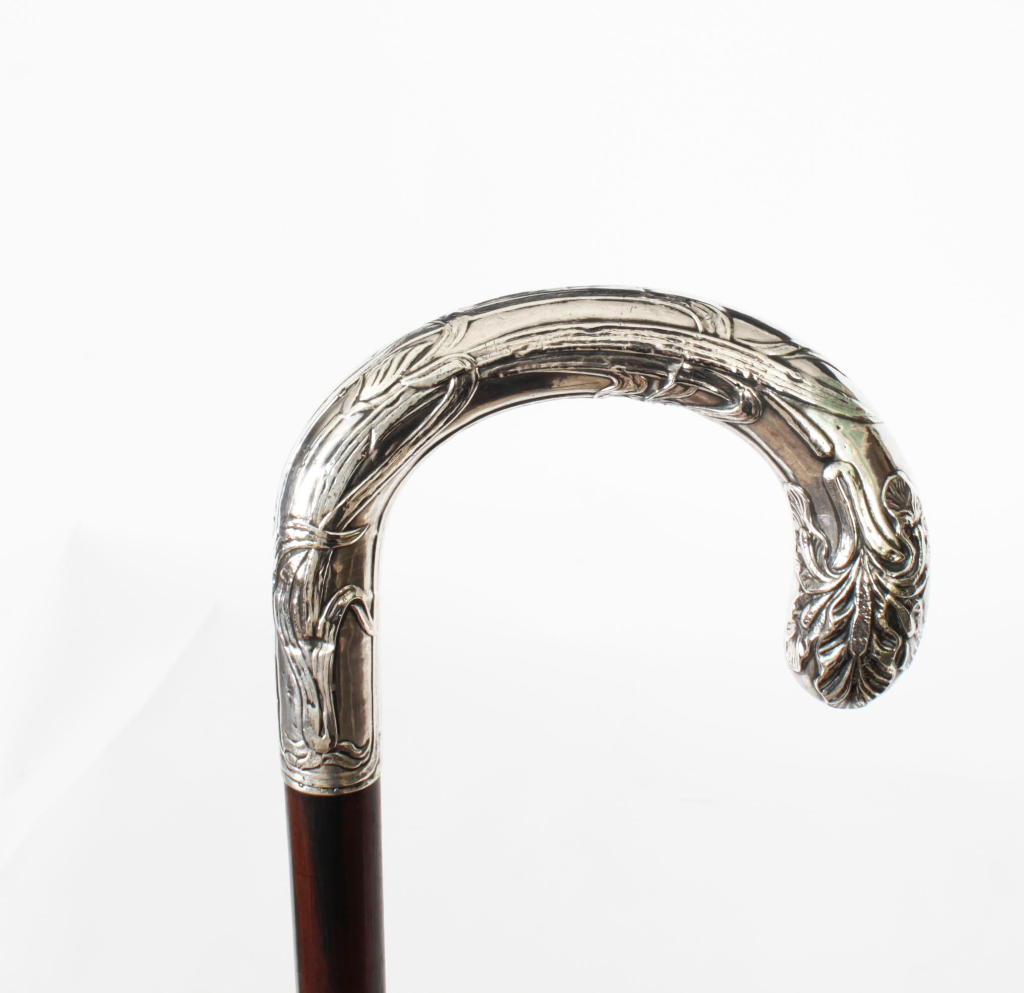 Français Ancienne canne de marche Art Nouveau française surmontée d'argent 19ème siècle