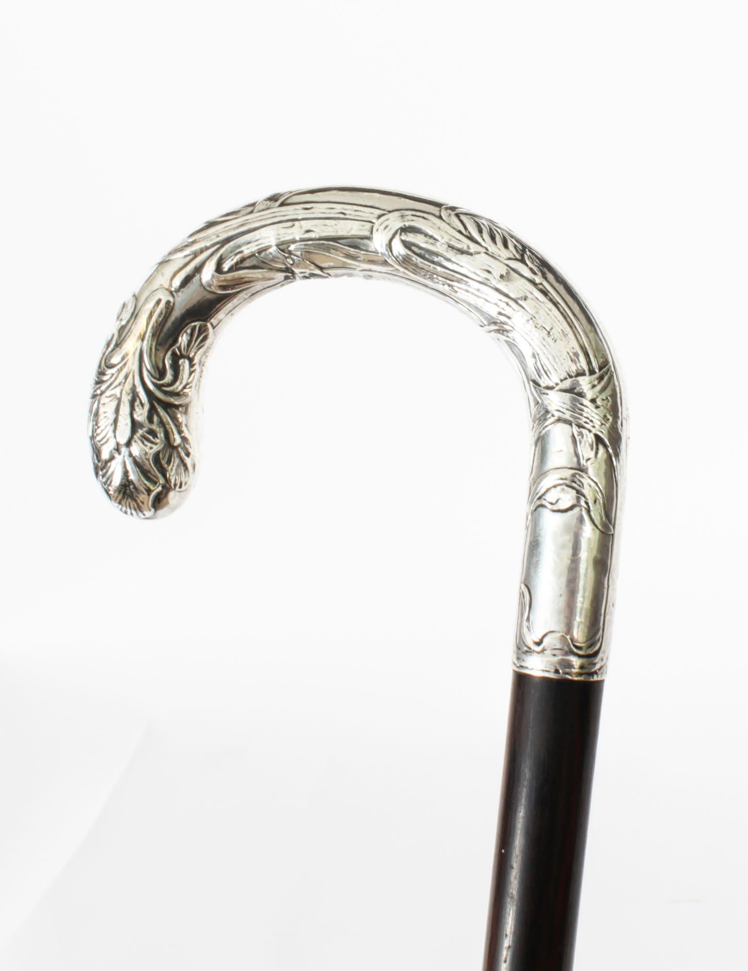Ancienne canne de marche Art Nouveau française surmontée d'argent 19ème siècle Bon état à London, GB