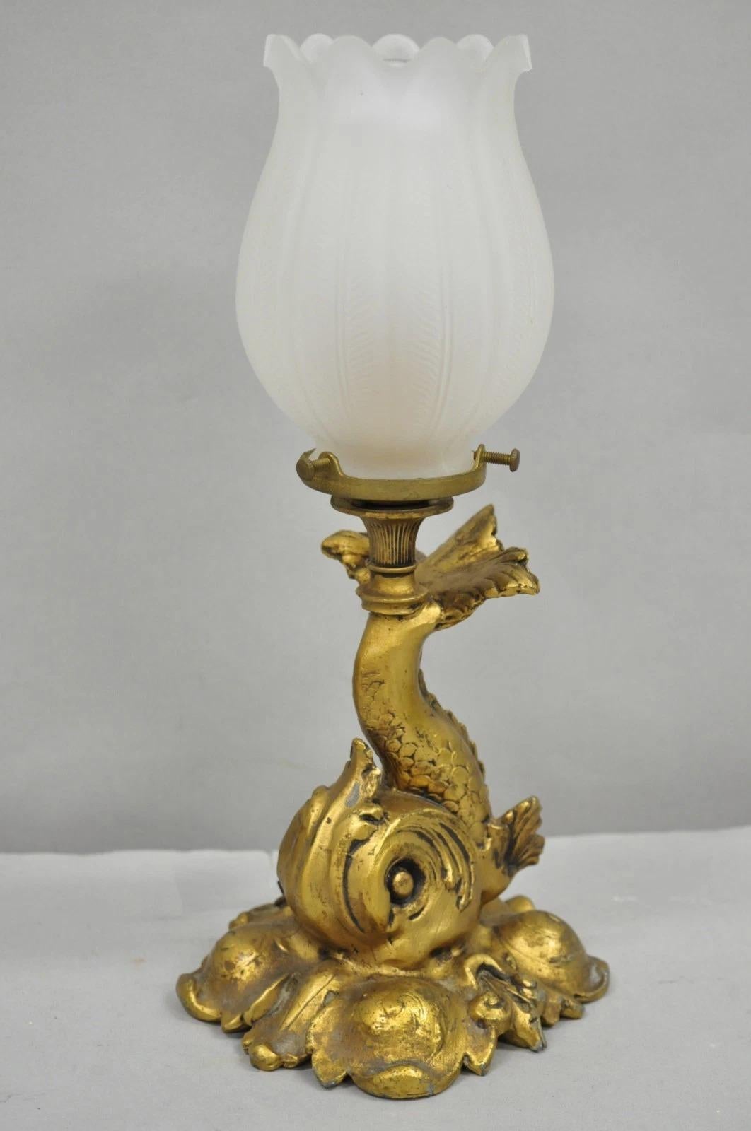 Antique French Art Nouveau Petite lampe de table en métal doré Figural Dolphin en vente 4