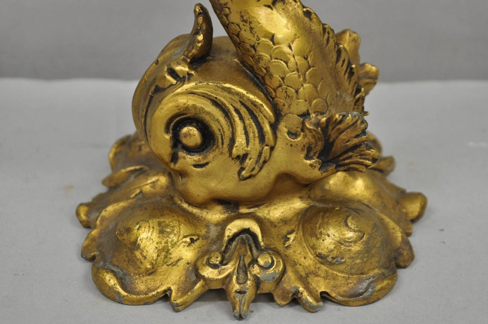 Antique French Art Nouveau Petite lampe de table en métal doré Figural Dolphin Bon état - En vente à Philadelphia, PA