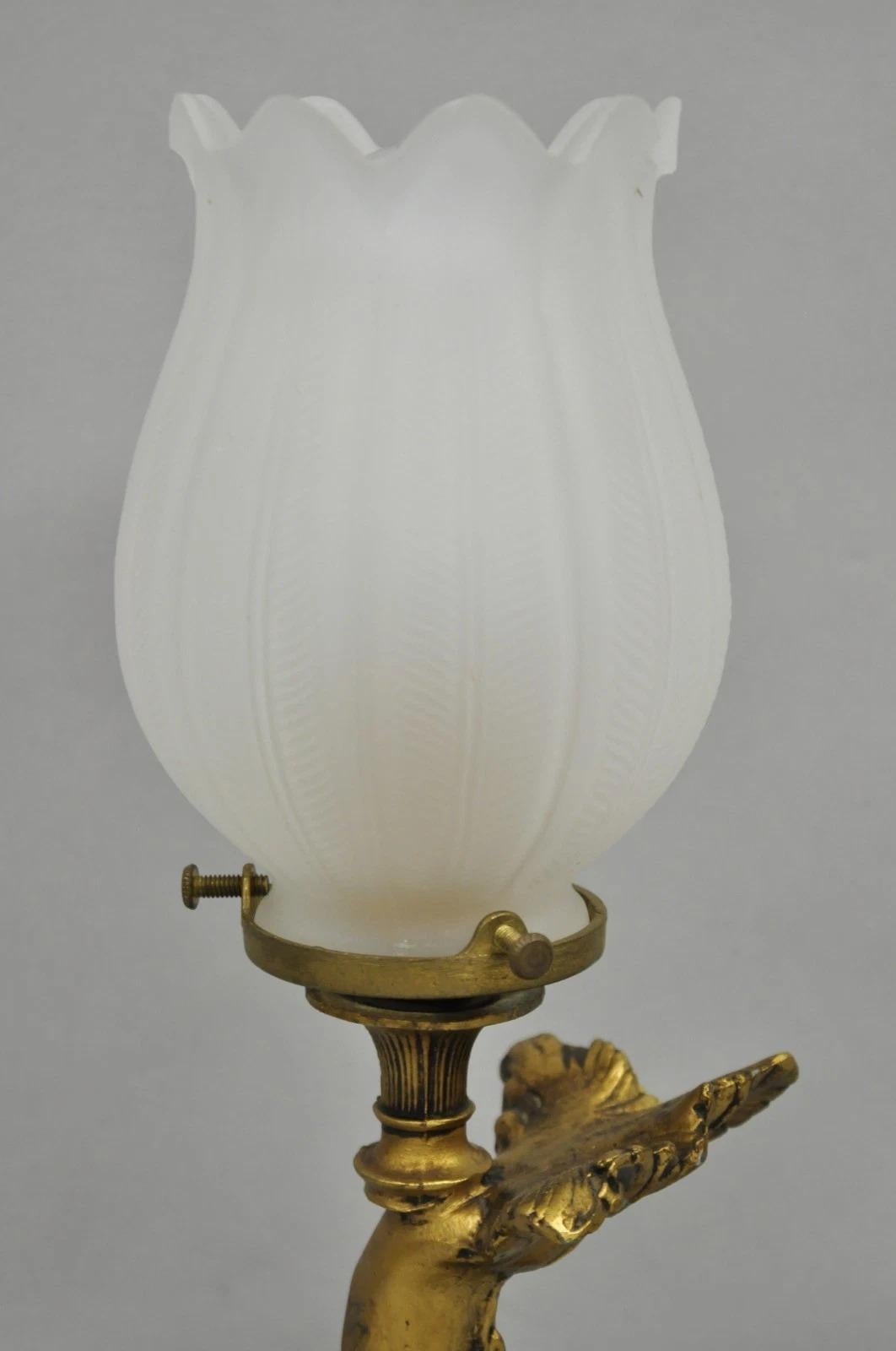 20ième siècle Antique French Art Nouveau Petite lampe de table en métal doré Figural Dolphin en vente