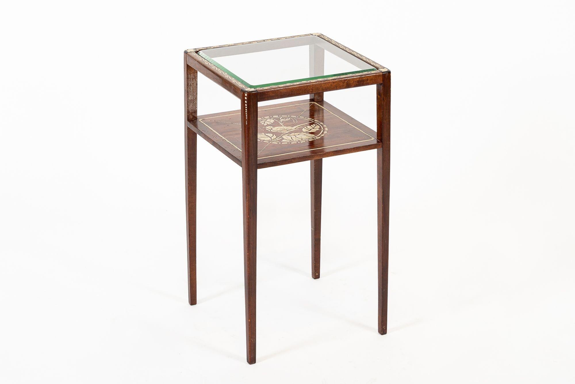 Petite table d'appoint française ancienne Art Nouveau en bois peint à la main en vente 3