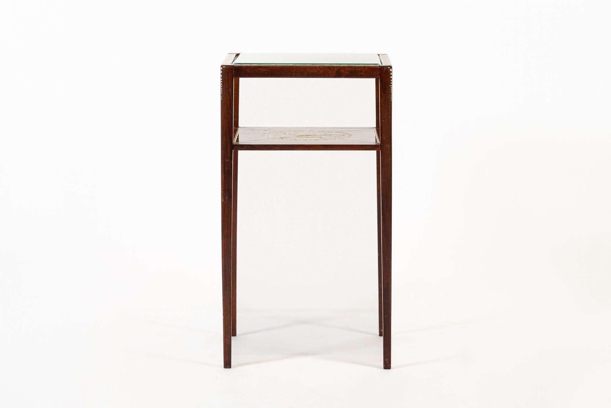 Art nouveau Petite table d'appoint française ancienne Art Nouveau en bois peint à la main en vente