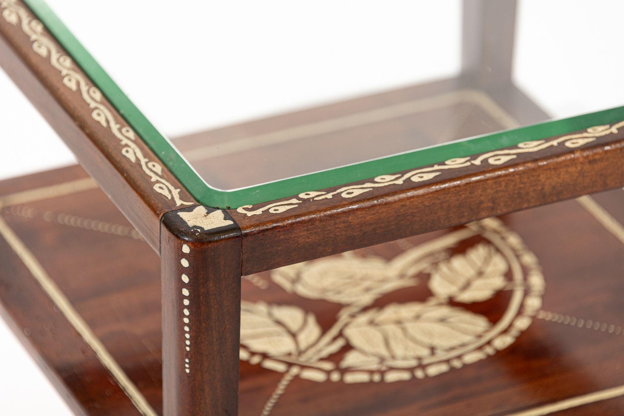 Verre Petite table d'appoint française ancienne Art Nouveau en bois peint à la main en vente