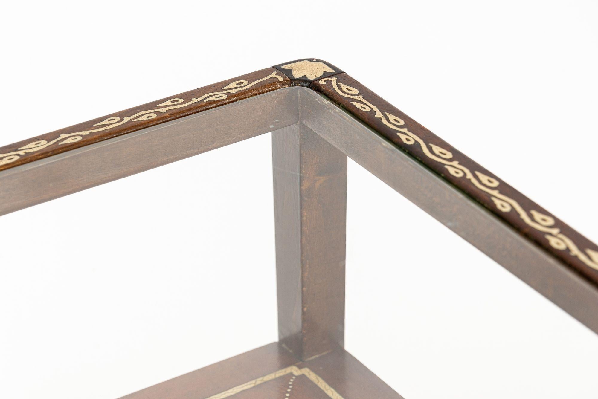 Petite table d'appoint française ancienne Art Nouveau en bois peint à la main en vente 1