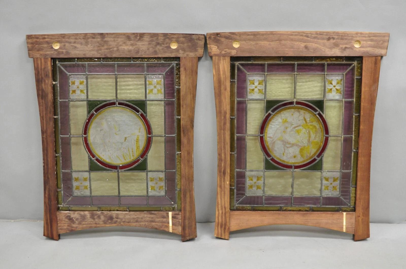Antique French Art Nouveau Stained Leaded Glass Windows with Birds - a Pair en venta 4