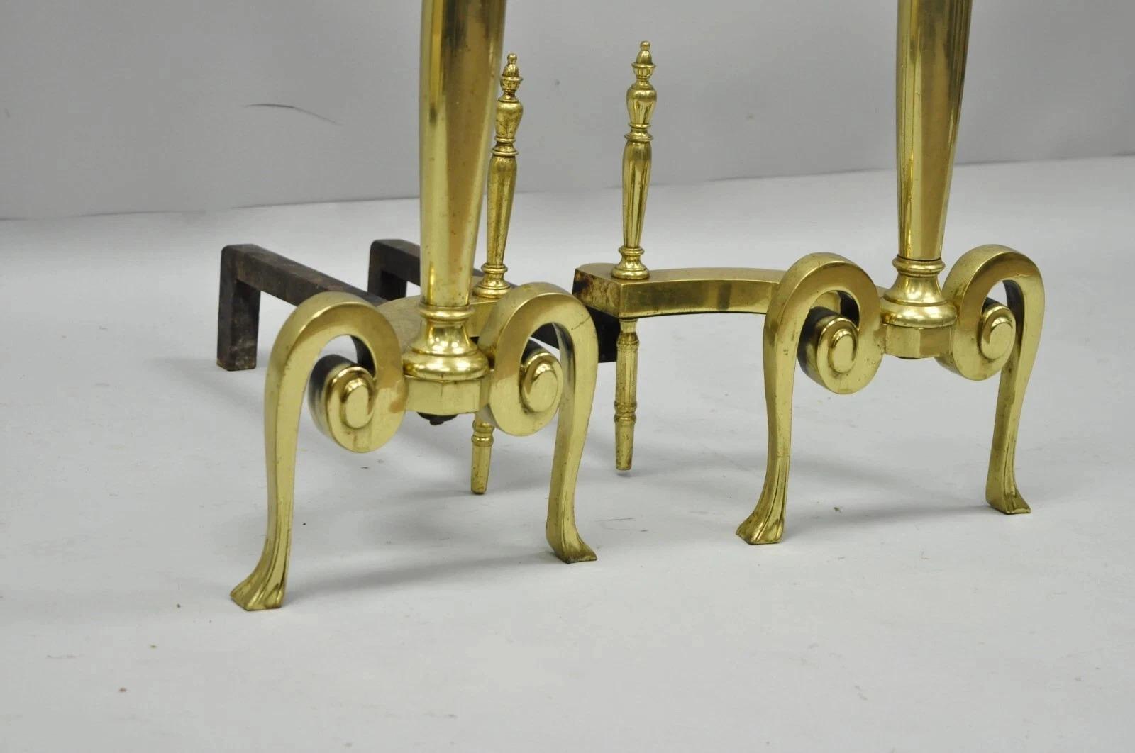 Antique French Art Nouveau Style Brass Urn Finial Fireplace Andirons - a Pair im Zustand „Gut“ im Angebot in Philadelphia, PA