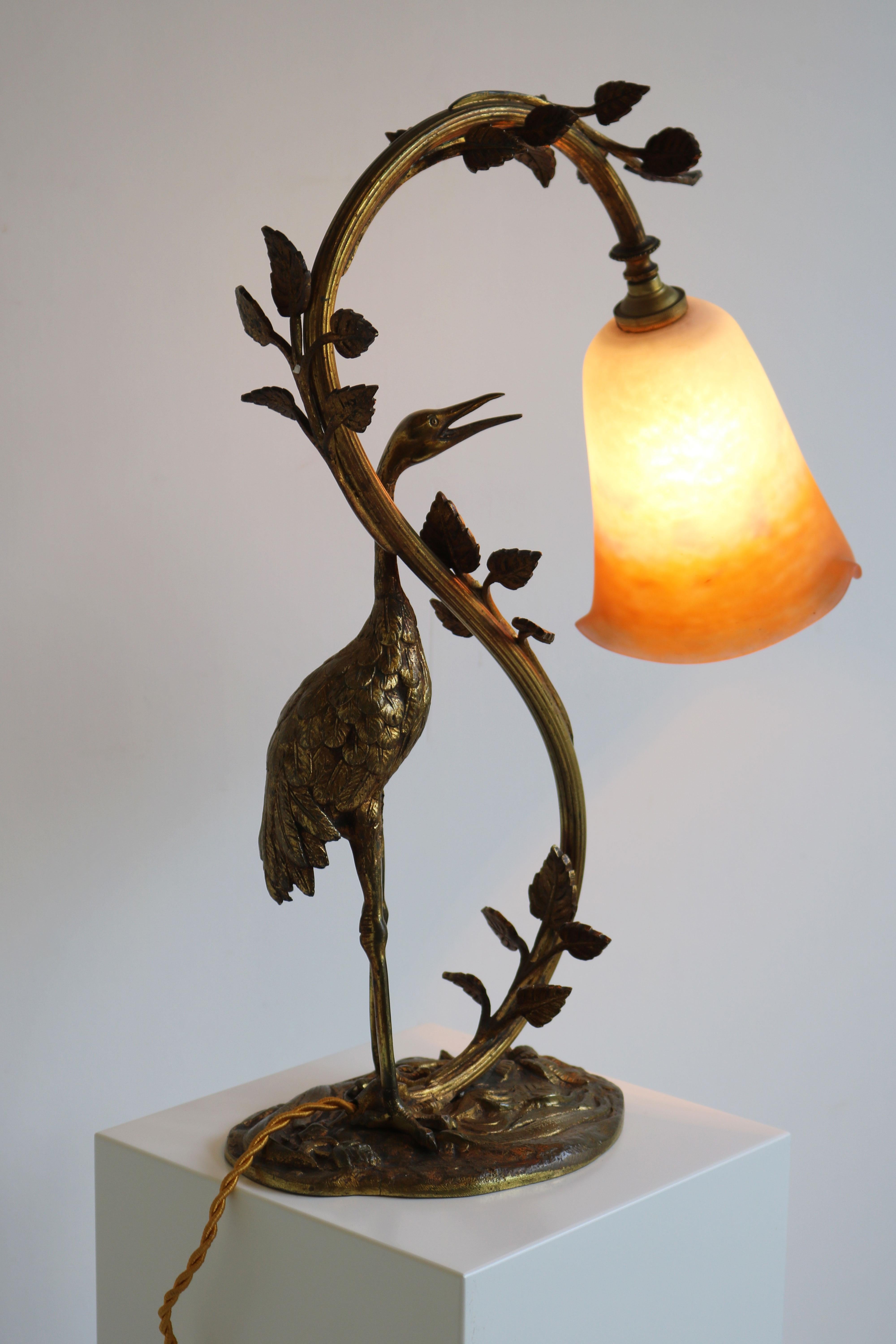 Antique French Art Nouveau Table Lamp Heron by Degue 1920 Pate De Verre Bronze  In Good Condition For Sale In Ijzendijke, NL