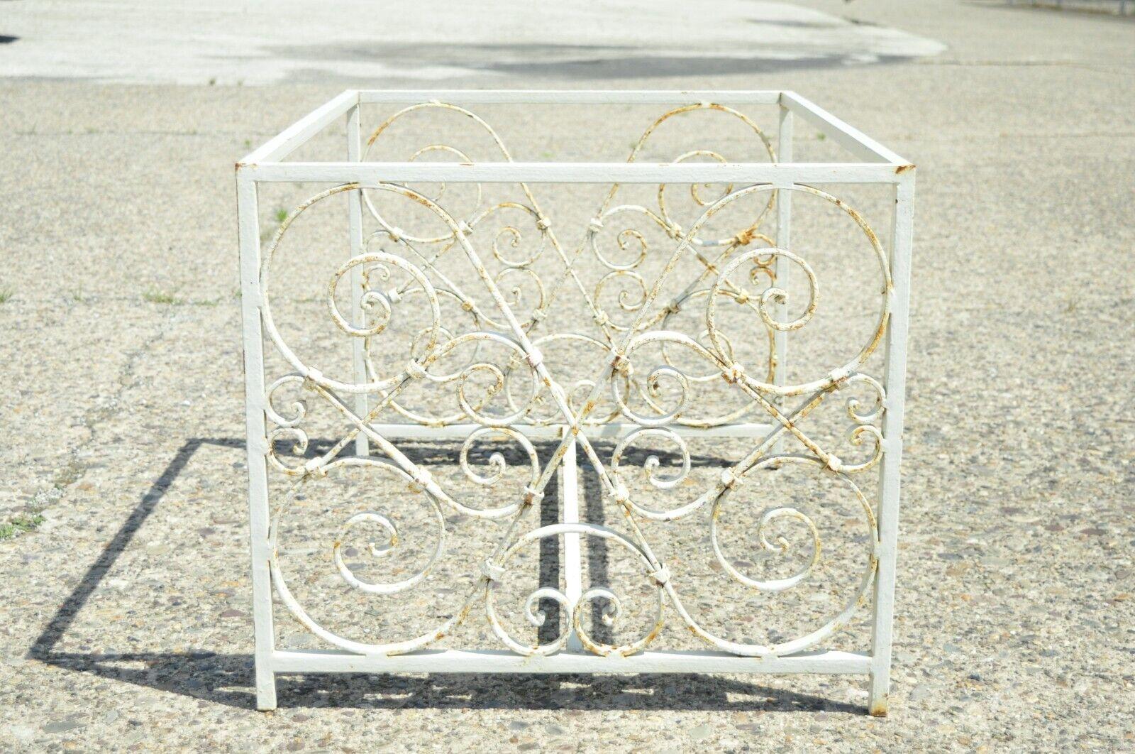Antique French Art Nouveau Wrought Iron Scrollwork Coffee Table Base, No Top In Good Condition For Sale In Philadelphia, PA
