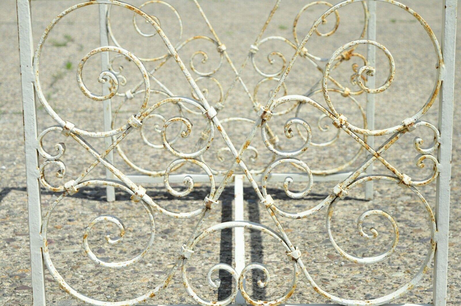 Ancienne base de table basse française Art Nouveau en fer forgé à volutes, sans plateau Bon état - En vente à Philadelphia, PA