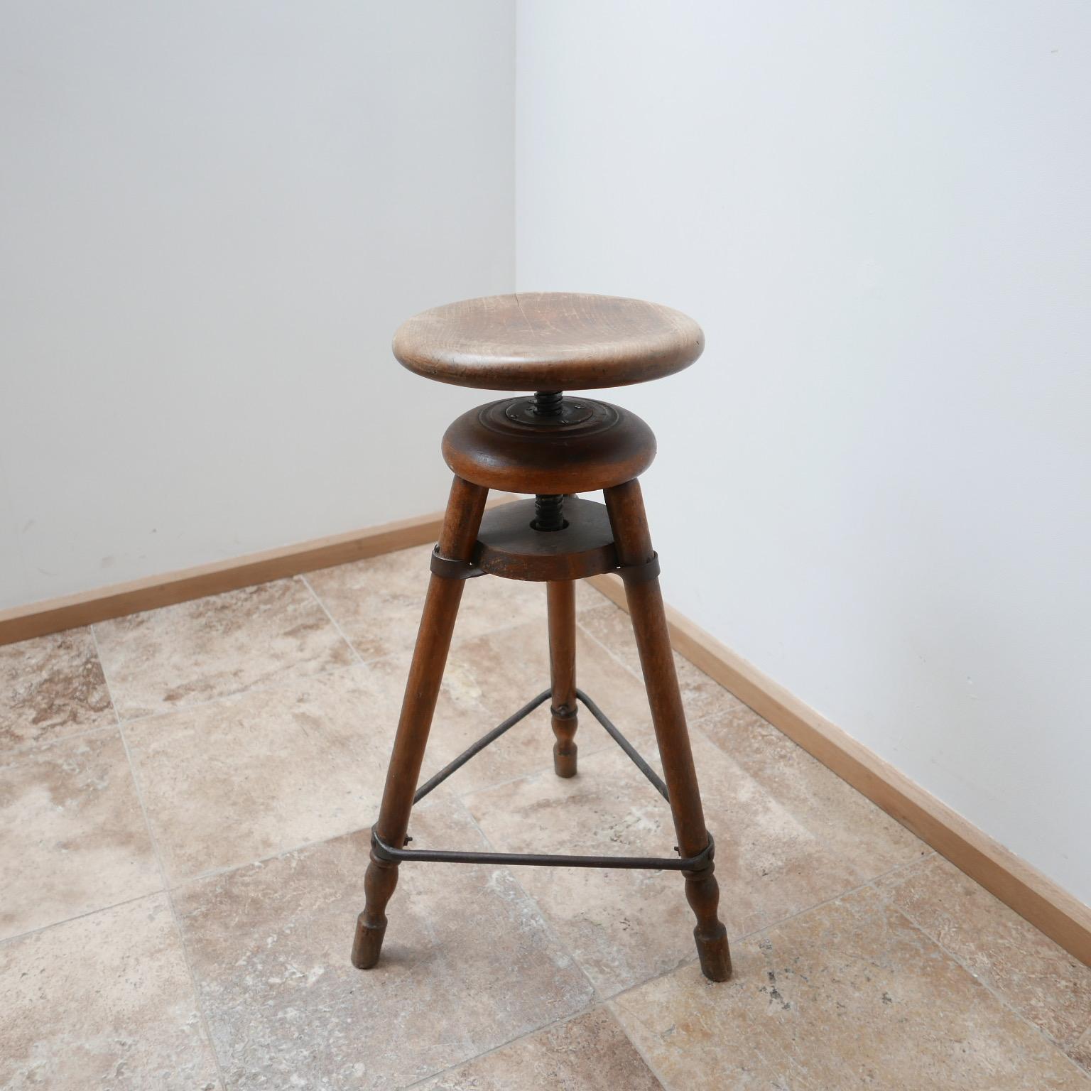 A good quality handmade antique artist stool. 

Fairly flat top so it could be used as a side table or sculpture stand. 

Wood and metal. 

French, late 19th-early 20th century. 

Dimensions: 31 diameter of top x 45 W x 45 D x 67 lowest H x 77