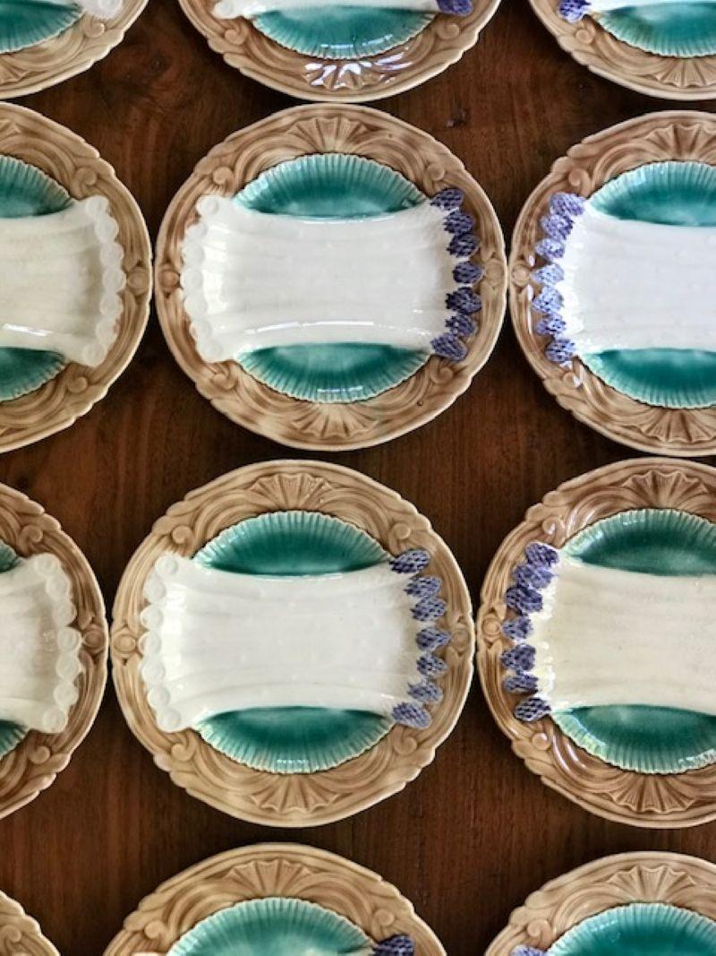 Plato de espárragos de mayólica de loza francesa de Orchies fabricado en los años 20.

El fabricante francés de loza d'Orchies fue creado en 1879 por los hermanos Emile y Joseph L'Hermine Declerc en Orchies (Francia), cerca de la frontera belga.