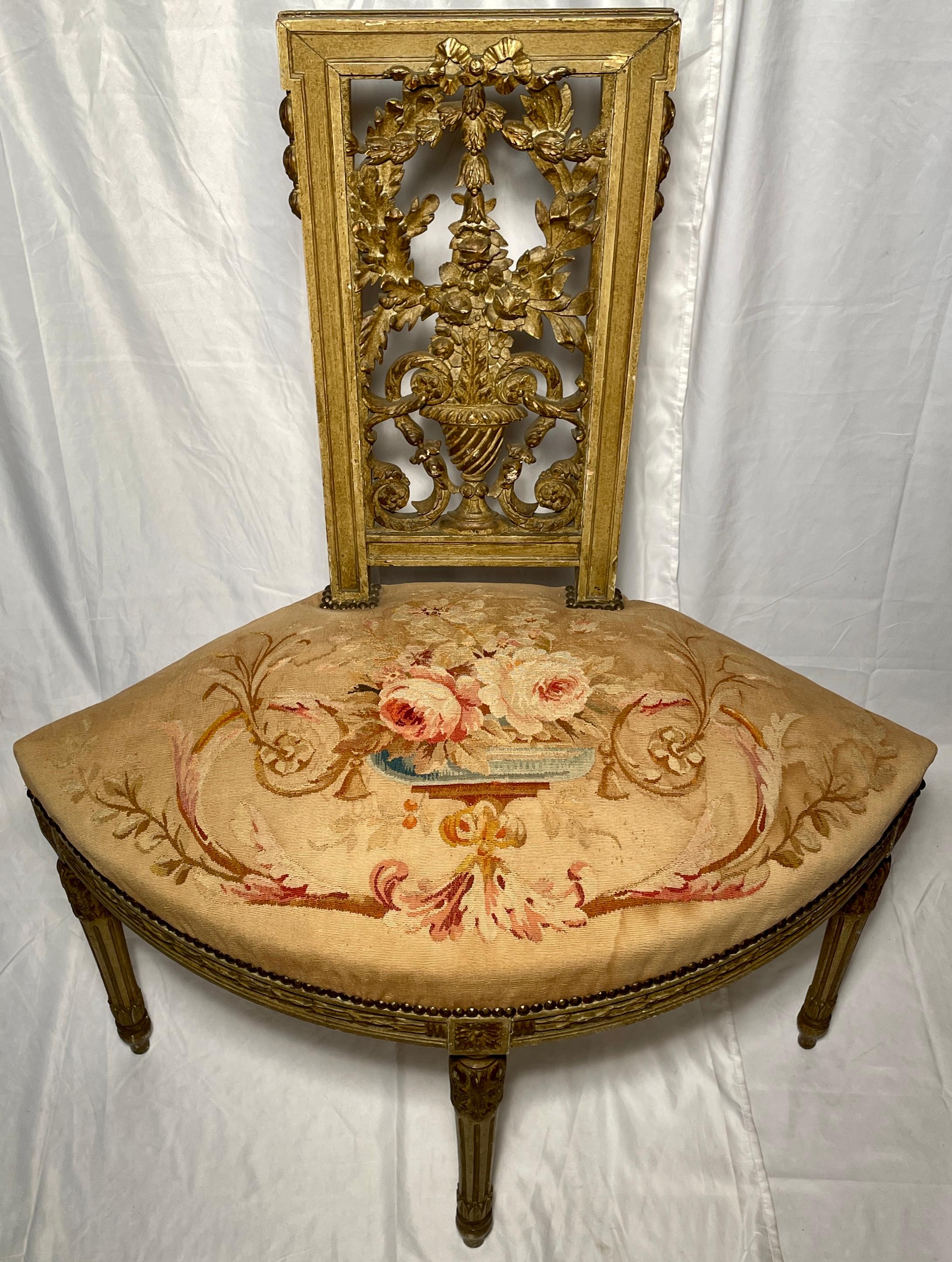 Antiker franzsischer Aubusson Boudeuse-Stuhl Conversation Chair von Divan de Milieu, um 1890 (Geschnitzt) im Angebot