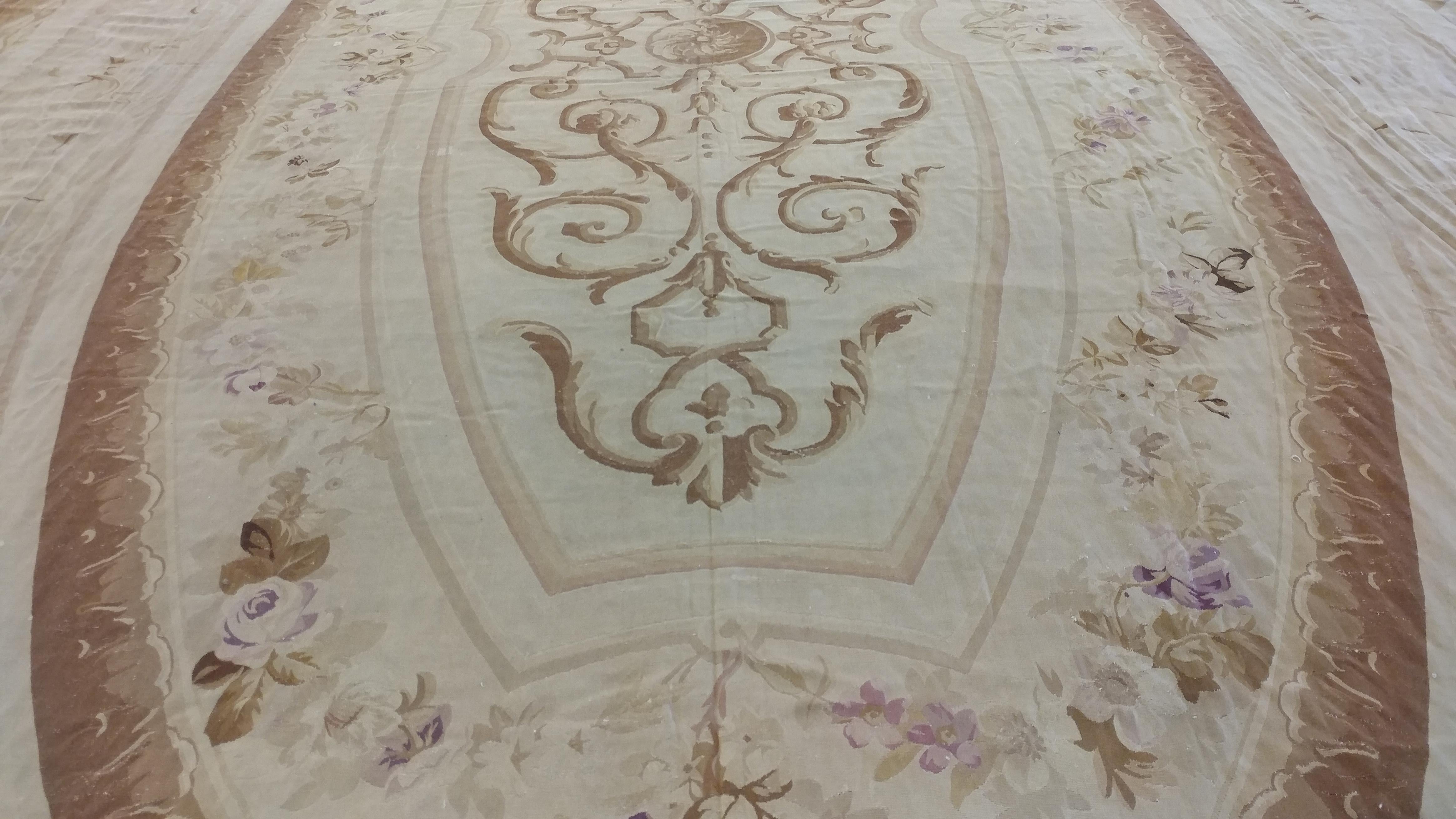 Antique French Aubusson Carpet, Fine Pale Soft Pink, Rose, Taupe Handmade Carpet For Sale 8