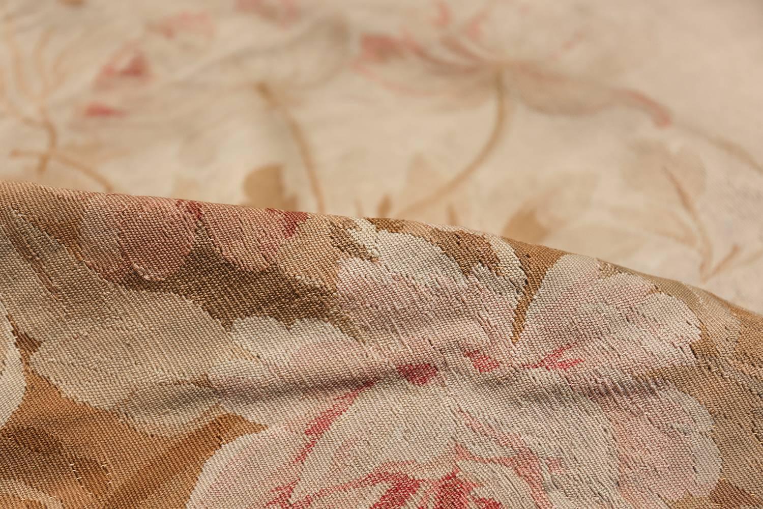 Antique French Aubusson Carpet. Size: 18 ft x 34 ft 6 in (5.49 m x 10.52 m) In Good Condition In New York, NY