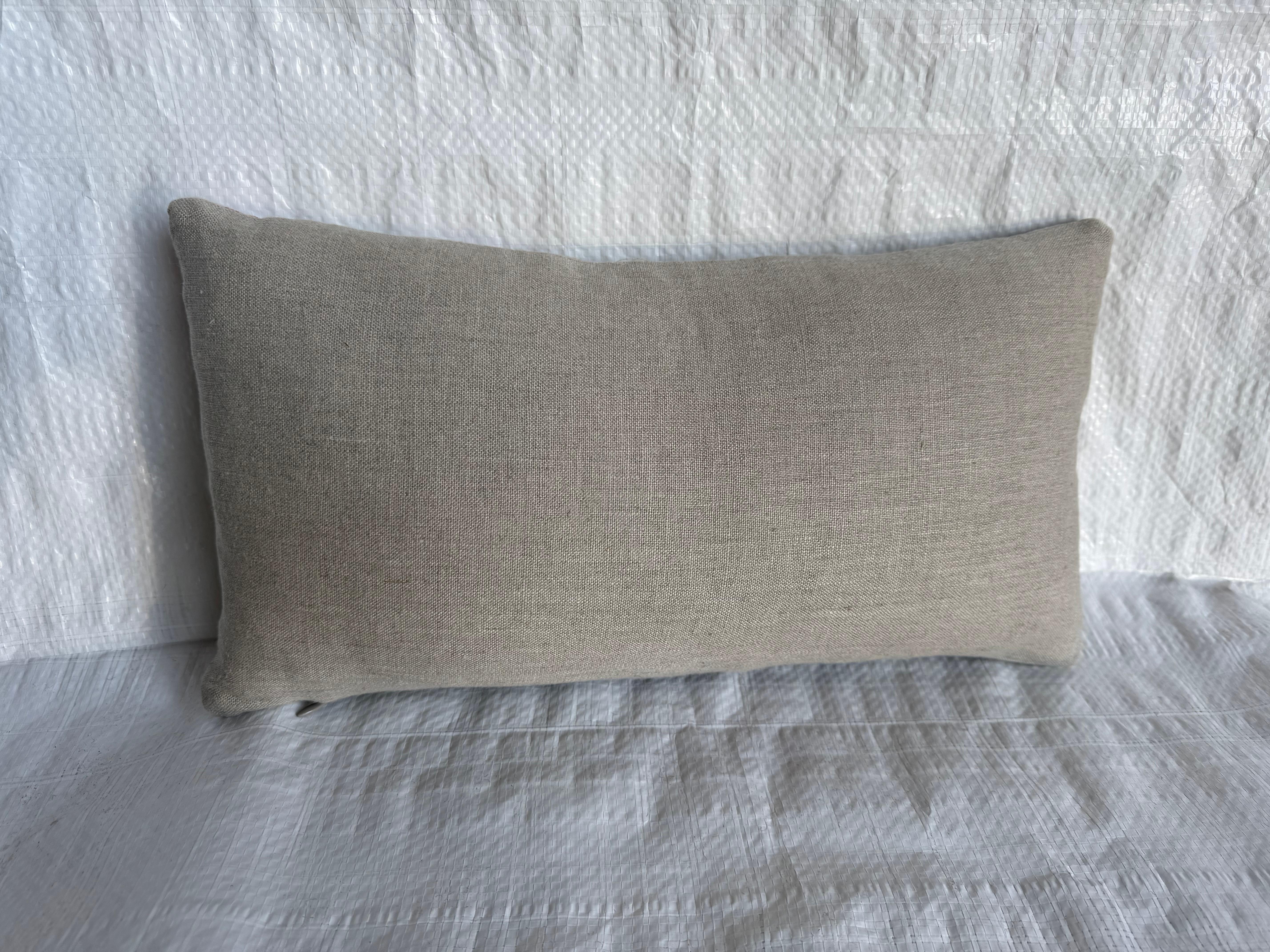 XIXe siècle Antique French Aubusson Floral Tapestry Pillow circa 1850 en vente