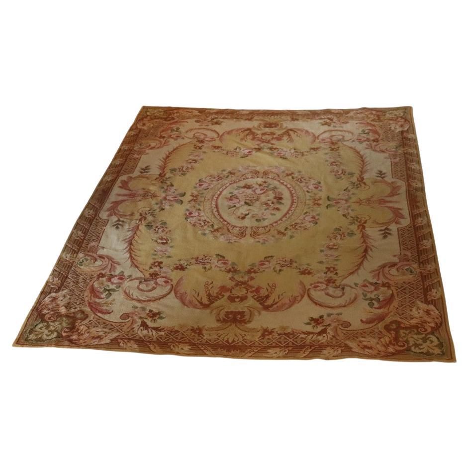 Antique French Aubusson Tappeto dorato C1930