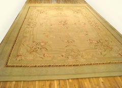 Tapis français ancien d'Aubusson 'Louis Philippe':: de grande taille:: aux couleurs douces