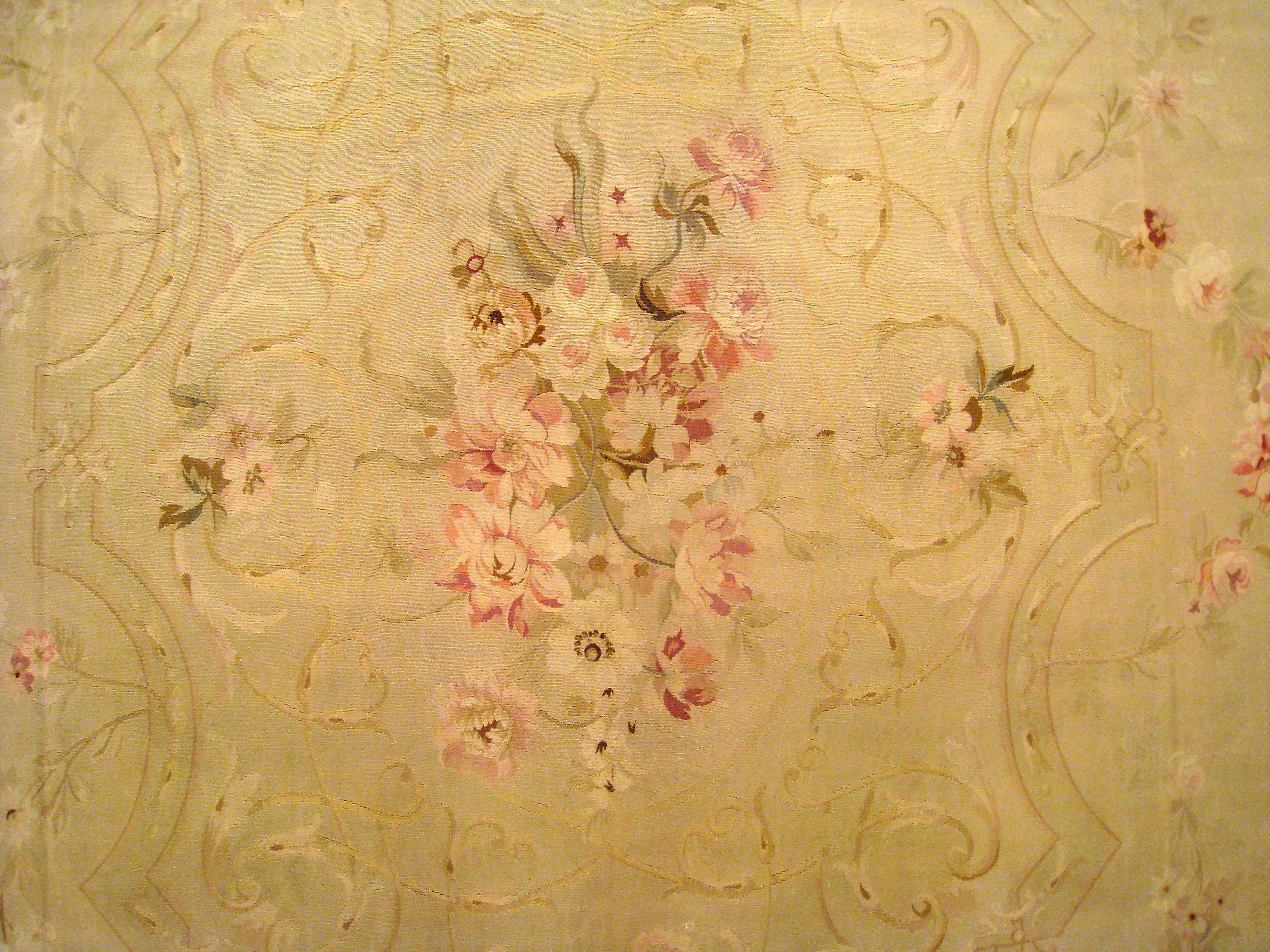 Antique French Aubusson 'Louis Philippe' Carpet, in Large Size, with Soft Colors In Good Condition For Sale In New York, NY