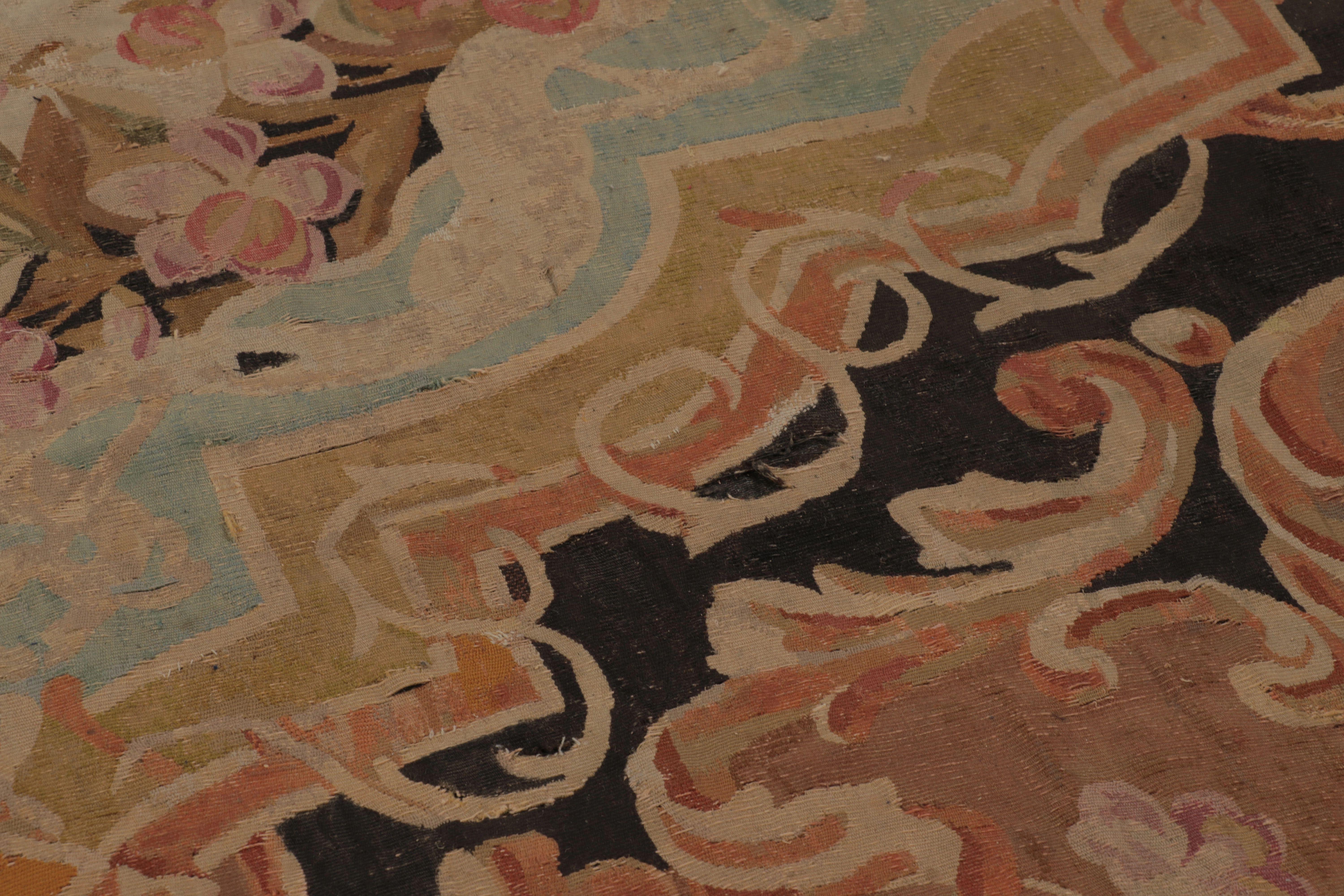 Tissé à la main Antique French Aubusson, Médaillon monumental en terre cuite et noir-Rug & Kilim en vente