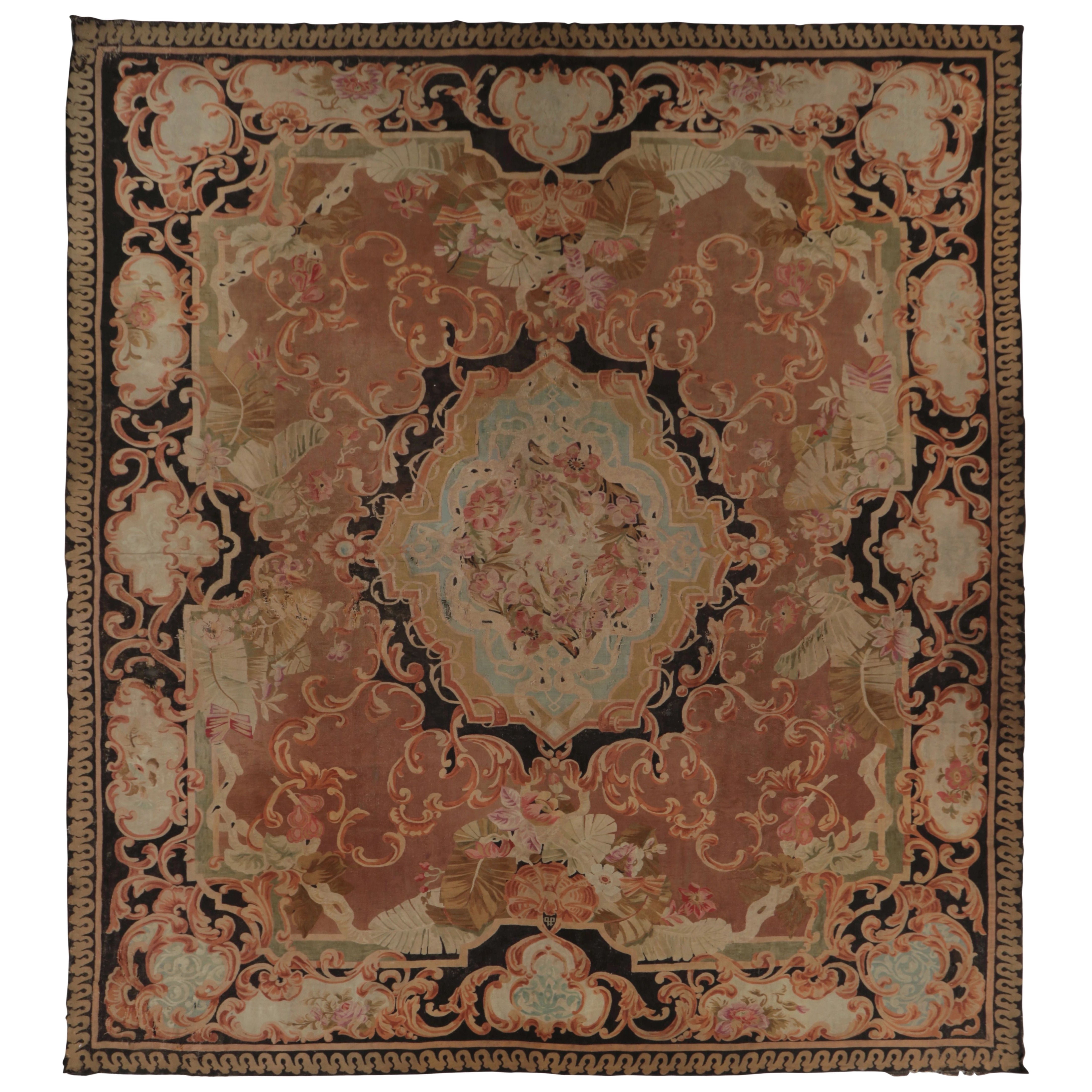 Antique French Aubusson, Médaillon monumental en terre cuite et noir-Rug
Kilim