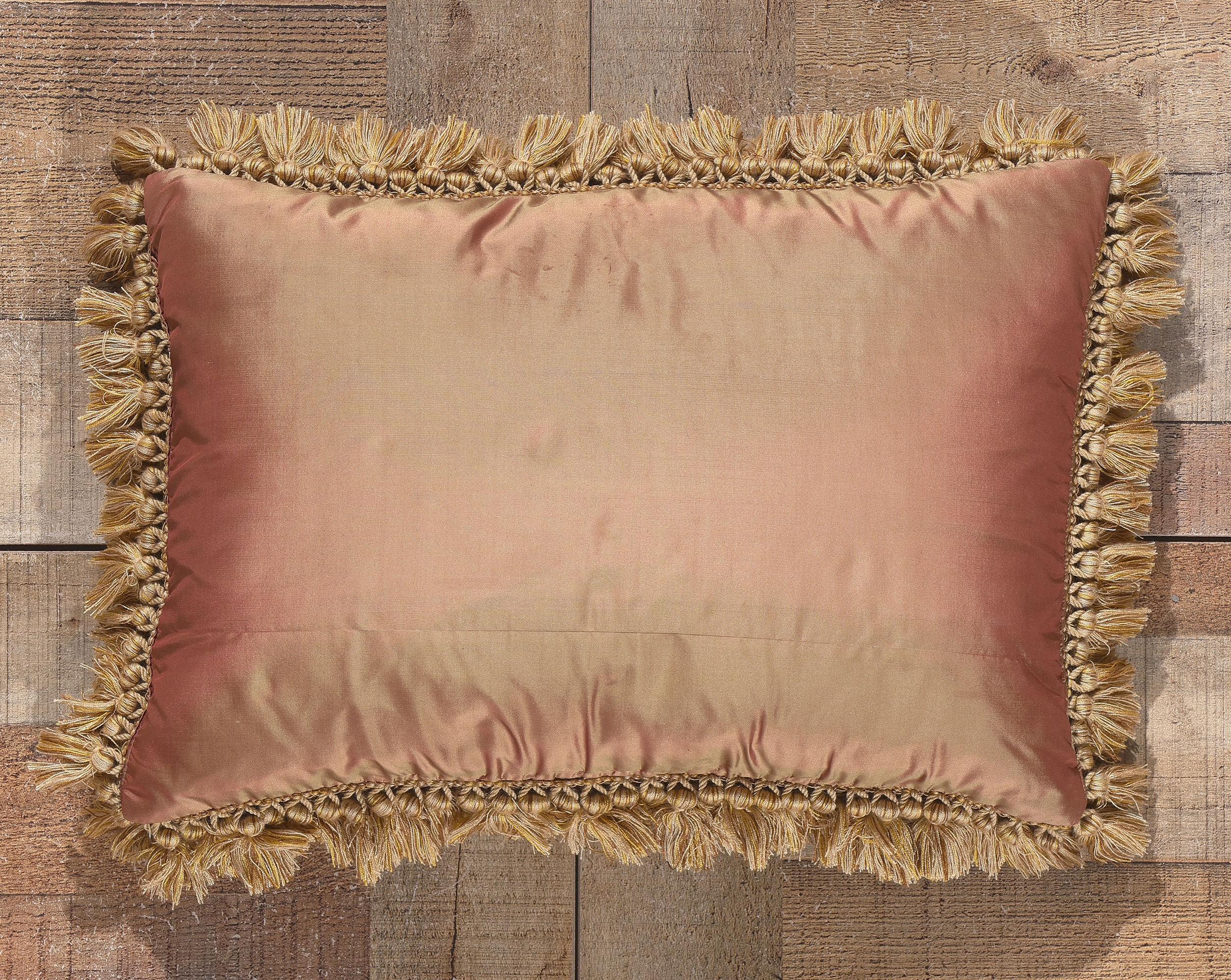 Antique French Aubusson Pillow with Baroque Style, Tête de Femme Aphrodite For Sale 4