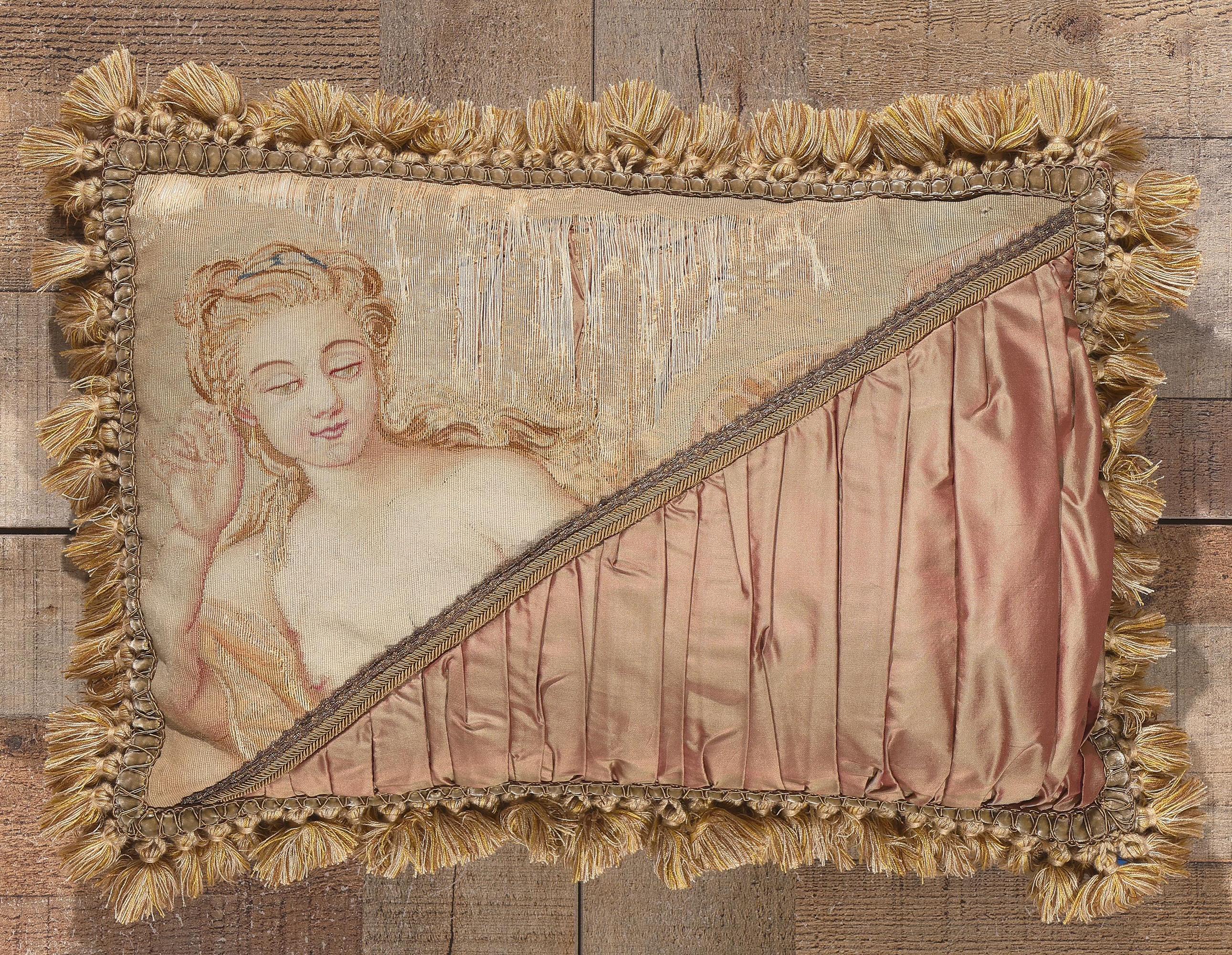 Antique French Aubusson Pillow with Baroque Style, Tête de Femme Aphrodite For Sale 5
