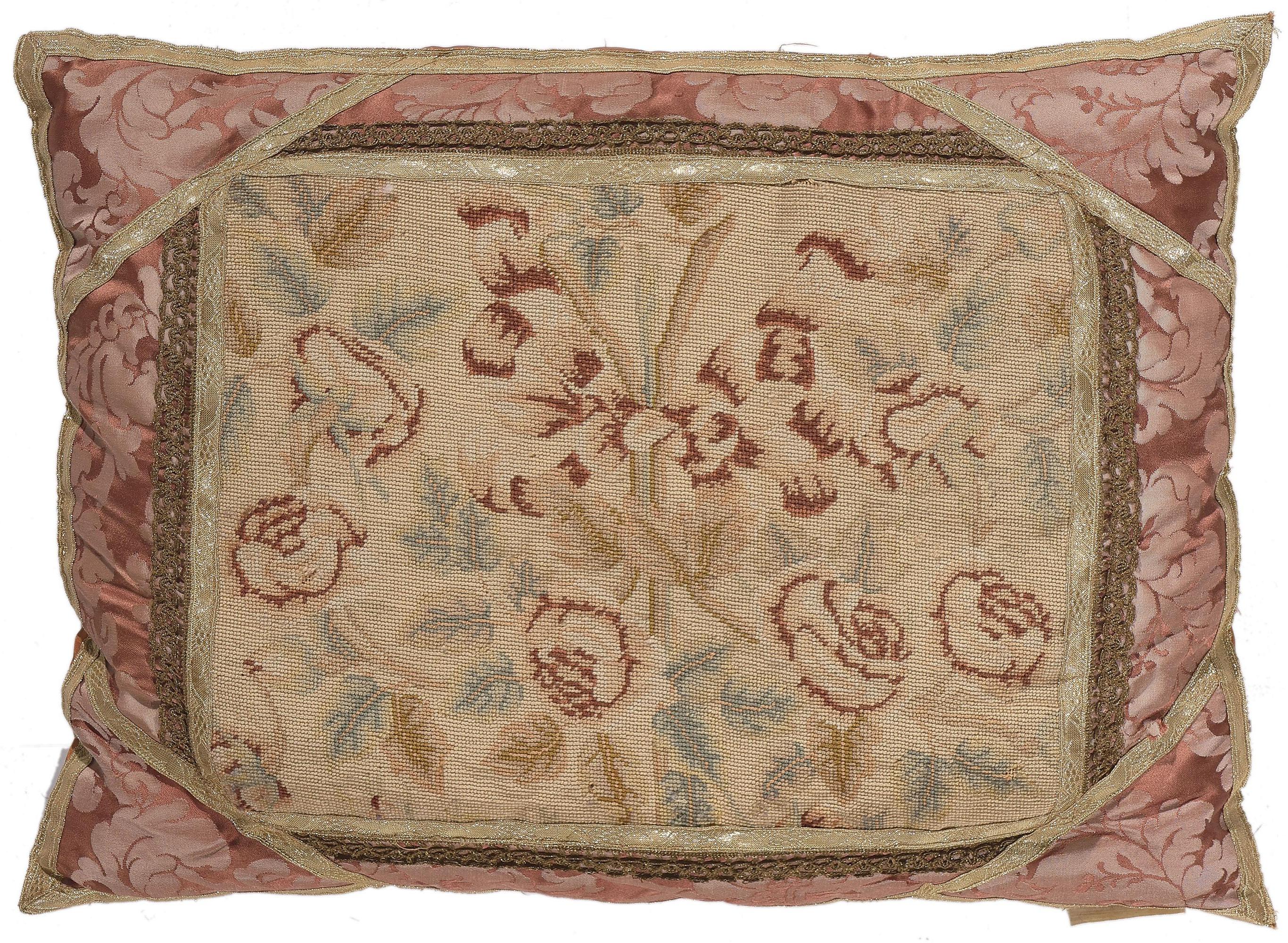 Antikes französisches Aubusson-Kissen mit Nadelspitze-Wandteppich im Angebot 3