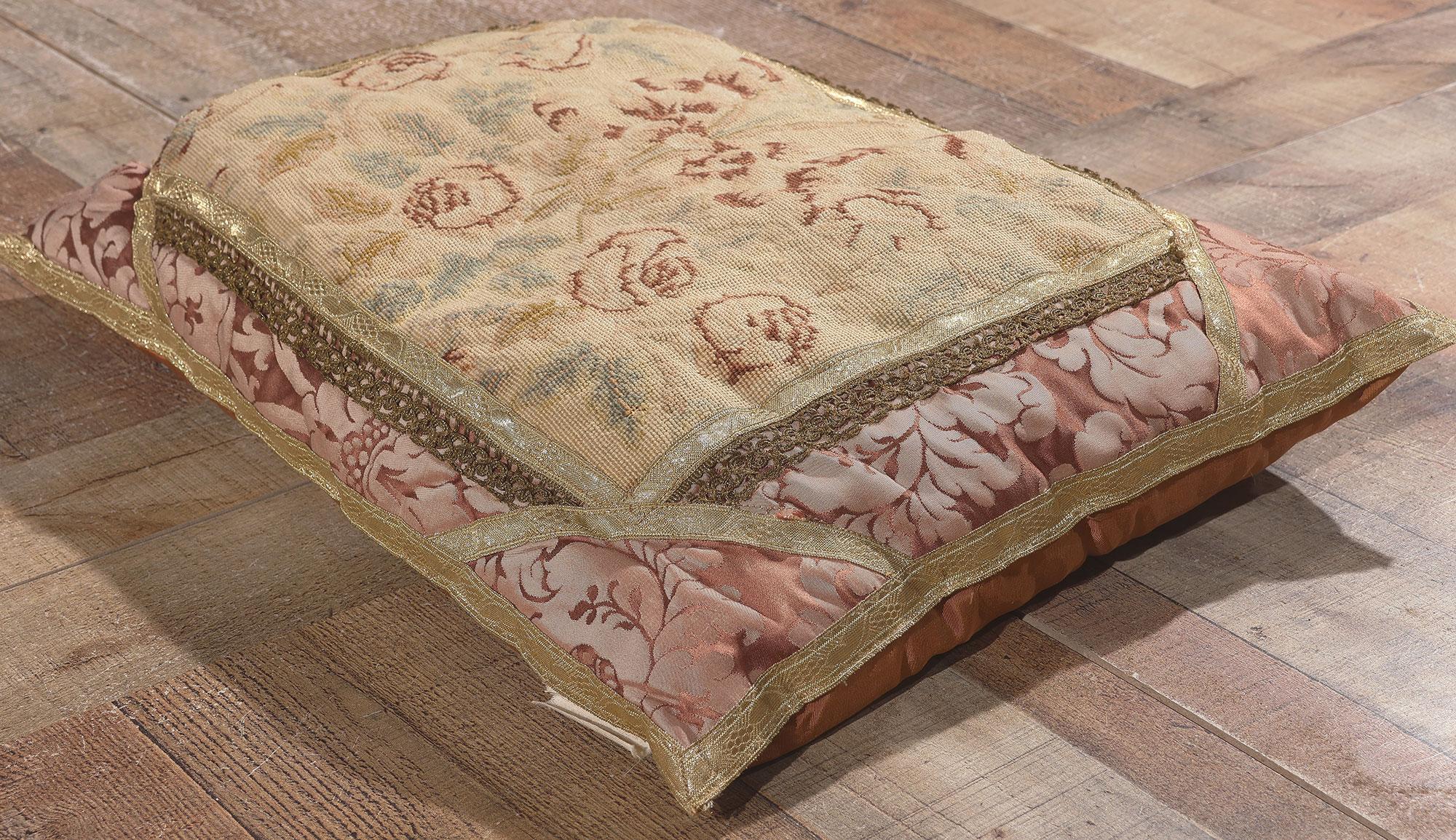 Antikes französisches Aubusson-Kissen mit Nadelspitze-Wandteppich (Wolle) im Angebot