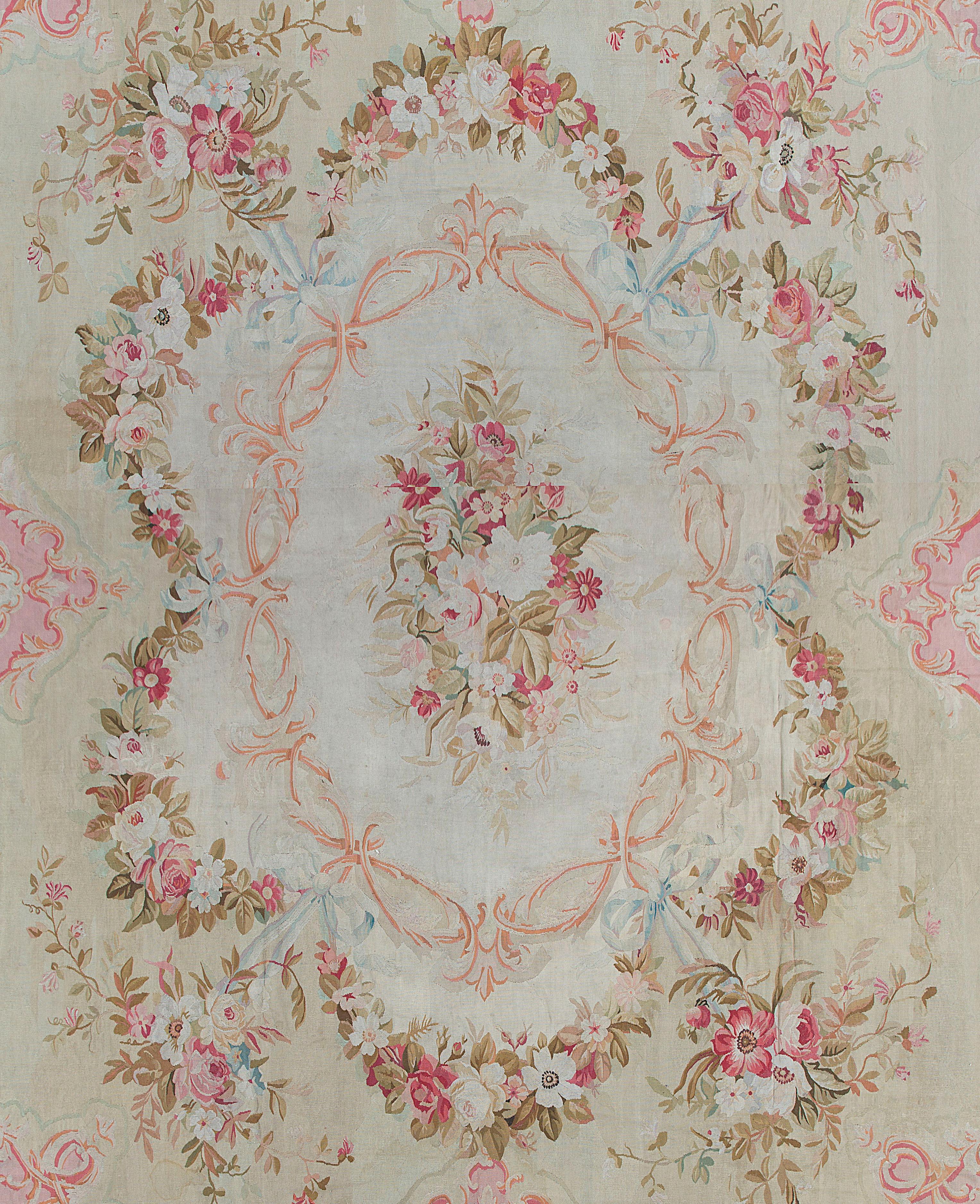 Tapis d'Aubusson français ancien  12'7 x 16'2 Bon état - En vente à New York, NY