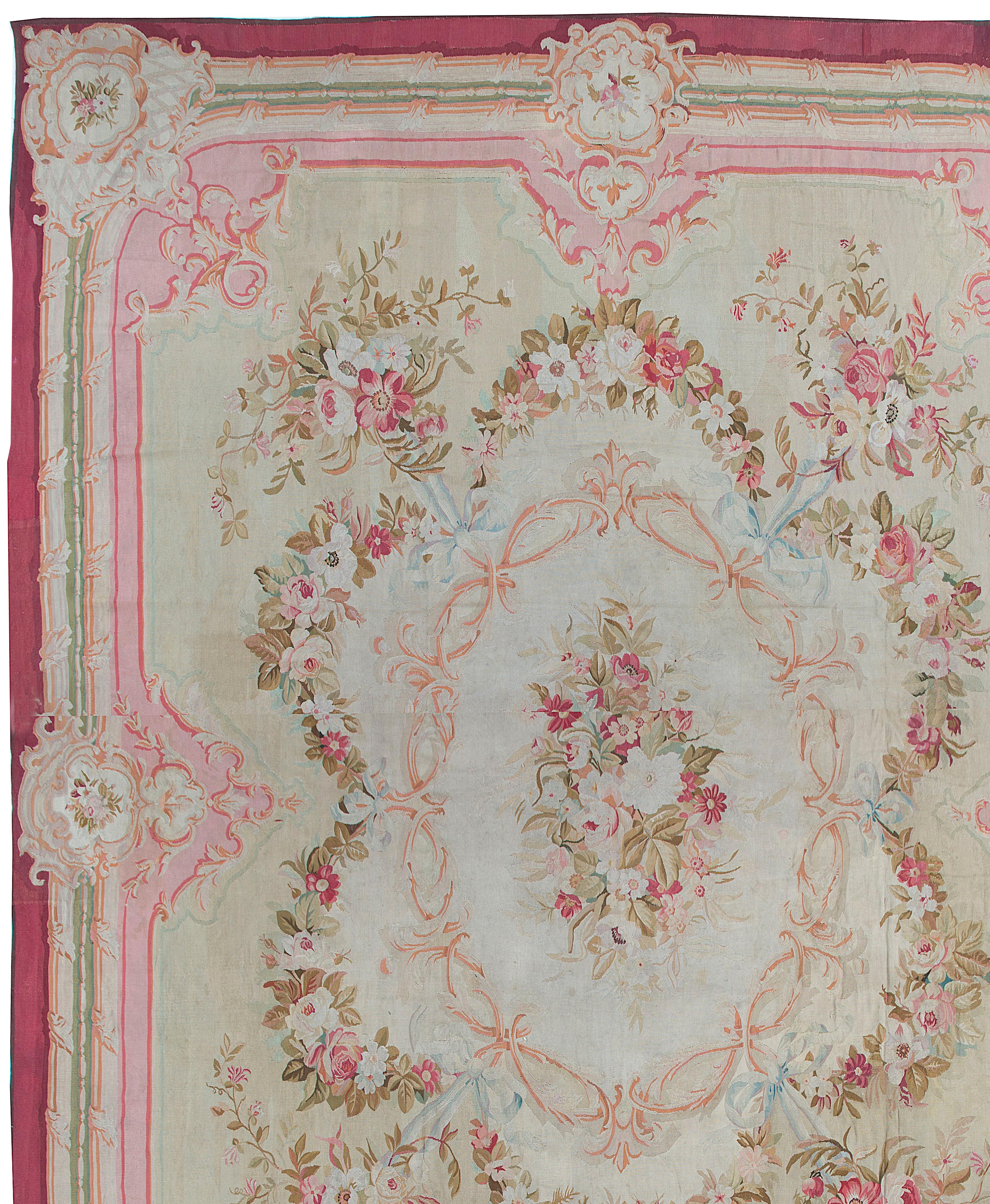 XIXe siècle Tapis d'Aubusson français ancien  12'7 x 16'2 en vente
