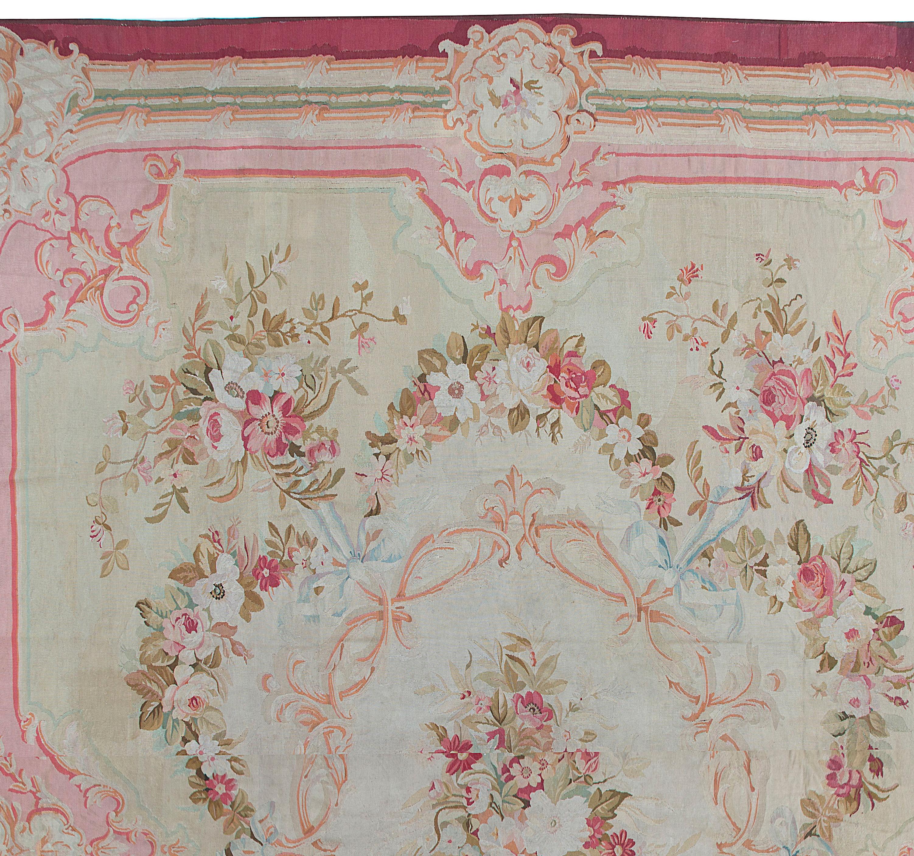 Laine Tapis d'Aubusson français ancien  12'7 x 16'2 en vente