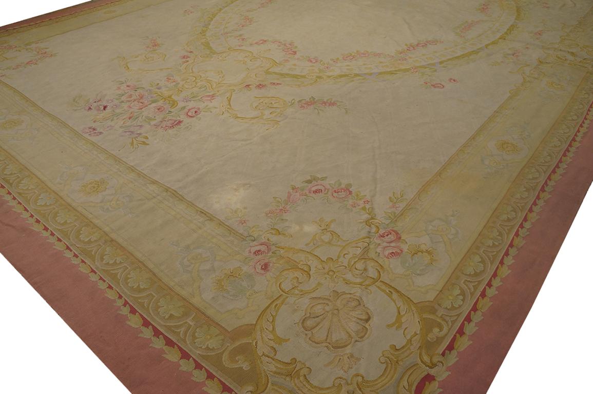 Early 20th Century French Aubusson Carpet ( 13' 6'' x 22' 6'' - 412 x 686 cm) In Good Condition For Sale In New York, NY