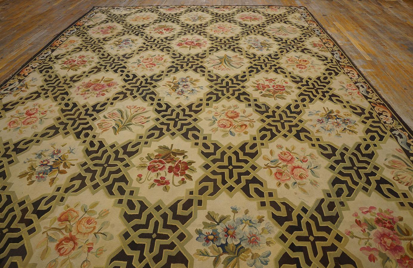Tappeto Aubusson francese dei primi del Novecento ( 9' 8'' x 15' 3'' - 295 x 465 cm ) in vendita 2