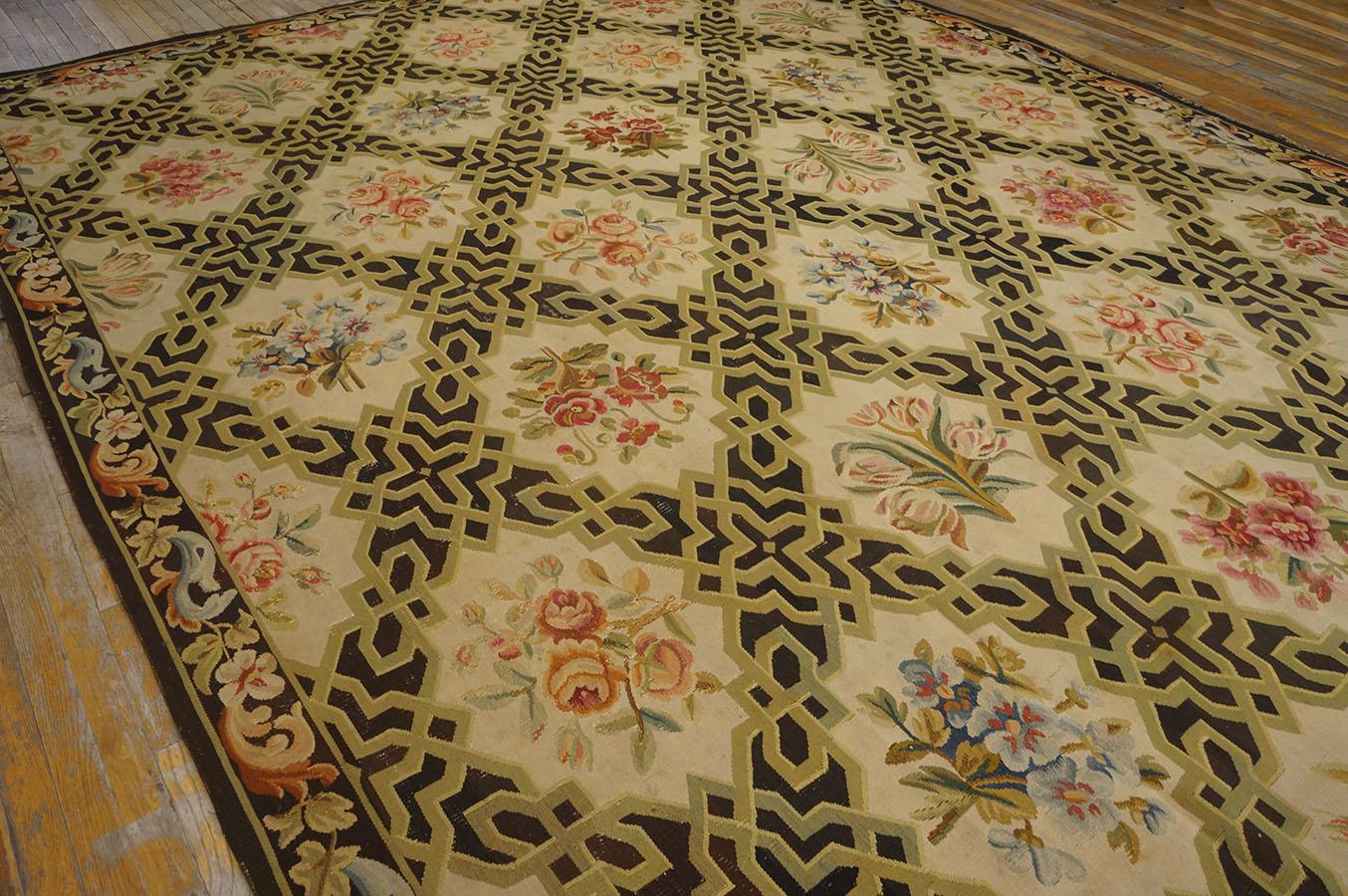 Wool Early 20th Century French Aubusson Carpet ( 9' 8'' x 15' 3'' - 295 x 465 cm ) For Sale