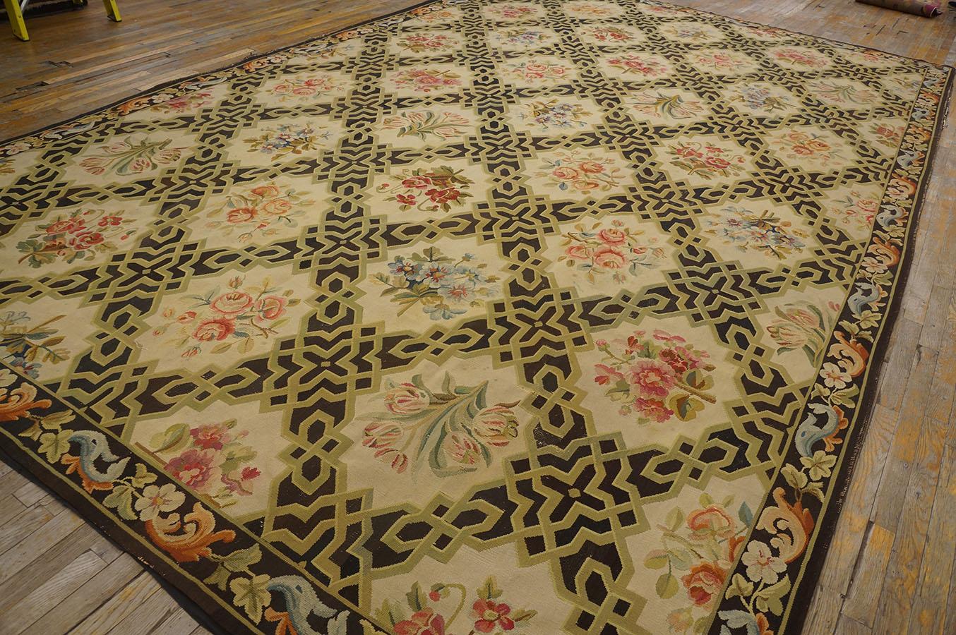 Early 20th Century French Aubusson Carpet ( 9' 8'' x 15' 3'' - 295 x 465 cm ) For Sale 4