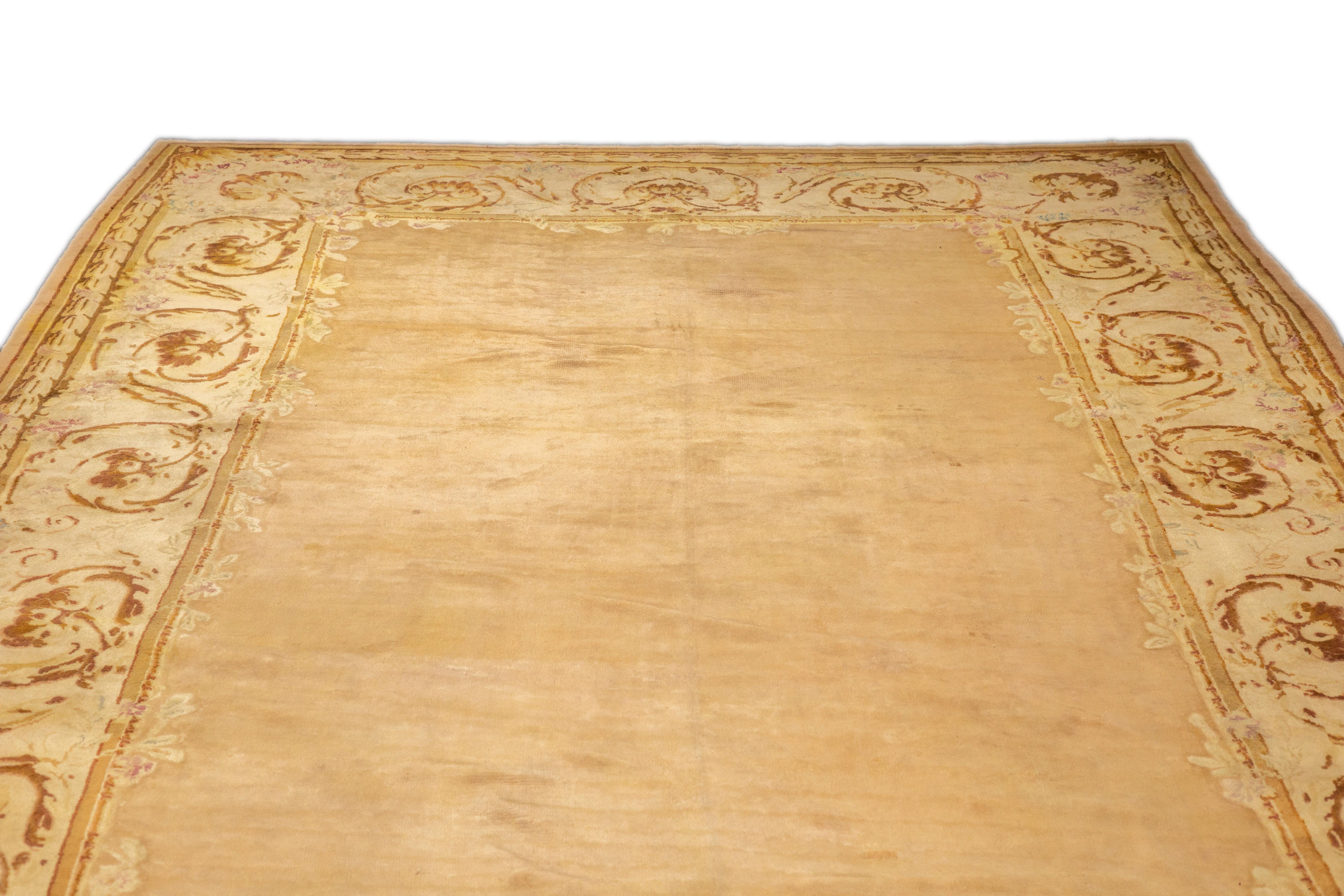 Français Ancien tapis d'Aubusson français 9'10'' x 15'2'' en vente