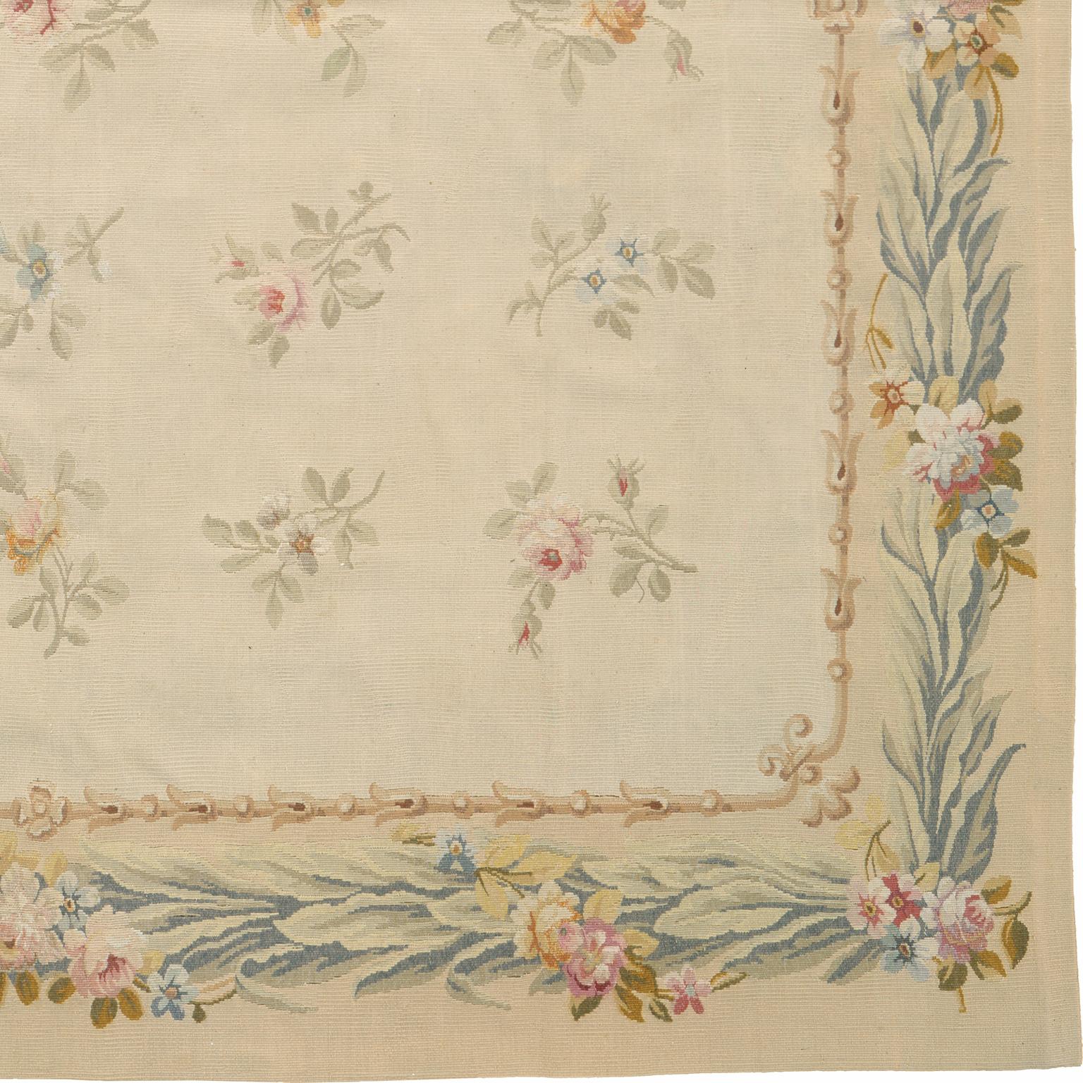 Antique French Aubusson rug
France, circa 1920
Handwoven.