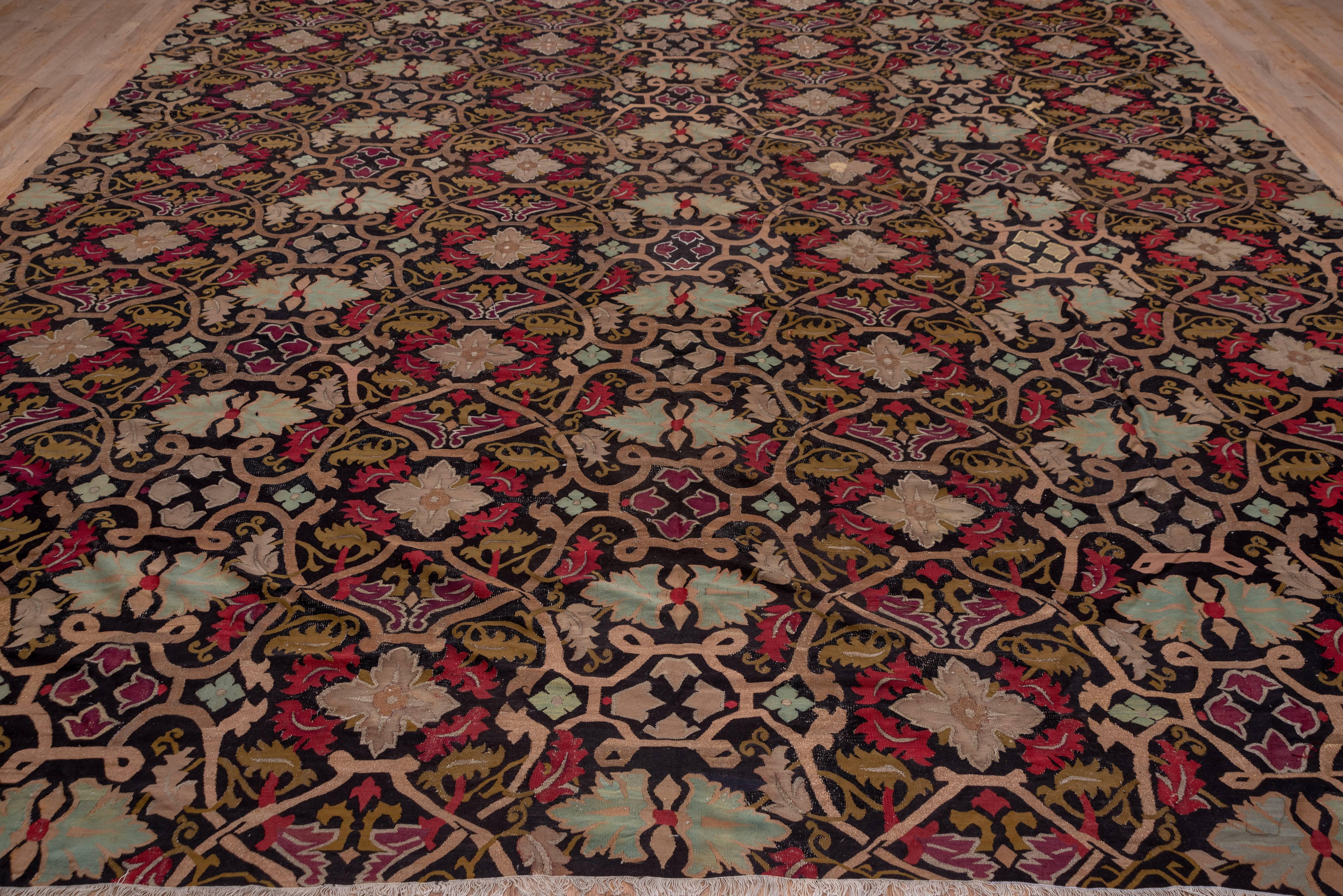 Antique French Aubusson Rug In Excellent Condition For Sale In New York, NY