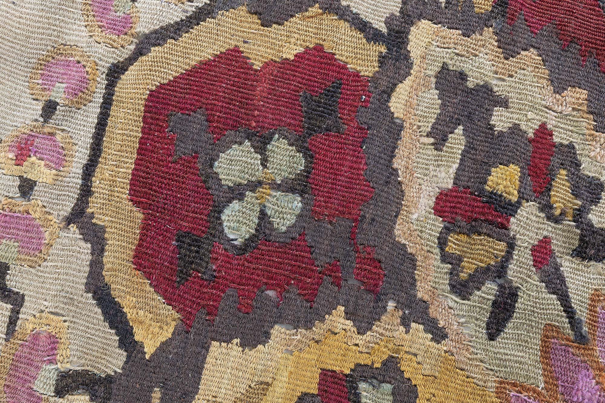 Fragment de tapis d'Aubusson Antique French Doris Leslie Blau
Taille : 3'3