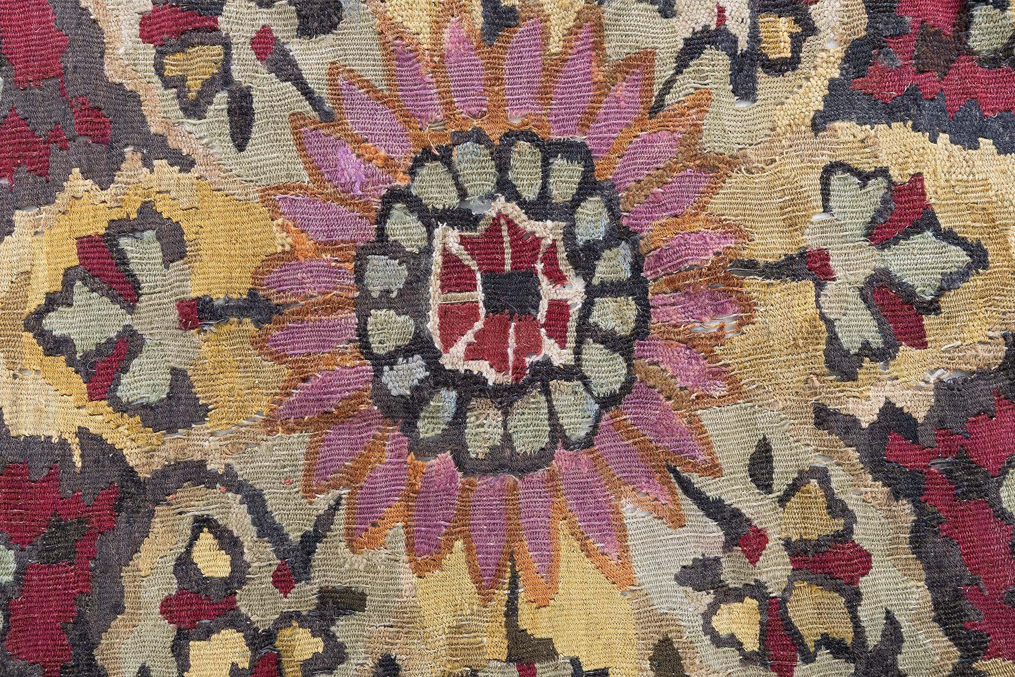 Français Fragment de tapis d'Aubusson Antique French Doris Leslie Blau en vente