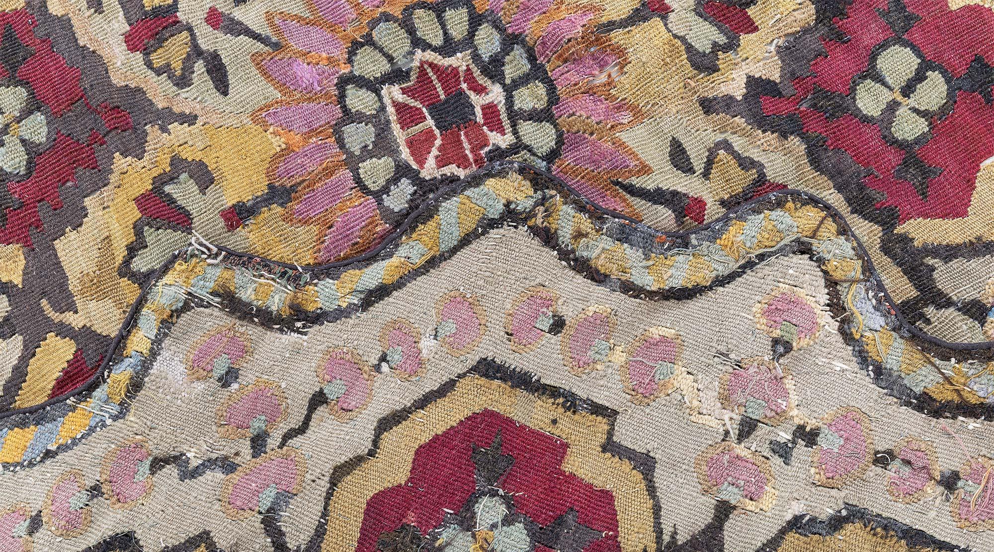 Noué à la main Fragment de tapis d'Aubusson Antique French Doris Leslie Blau en vente