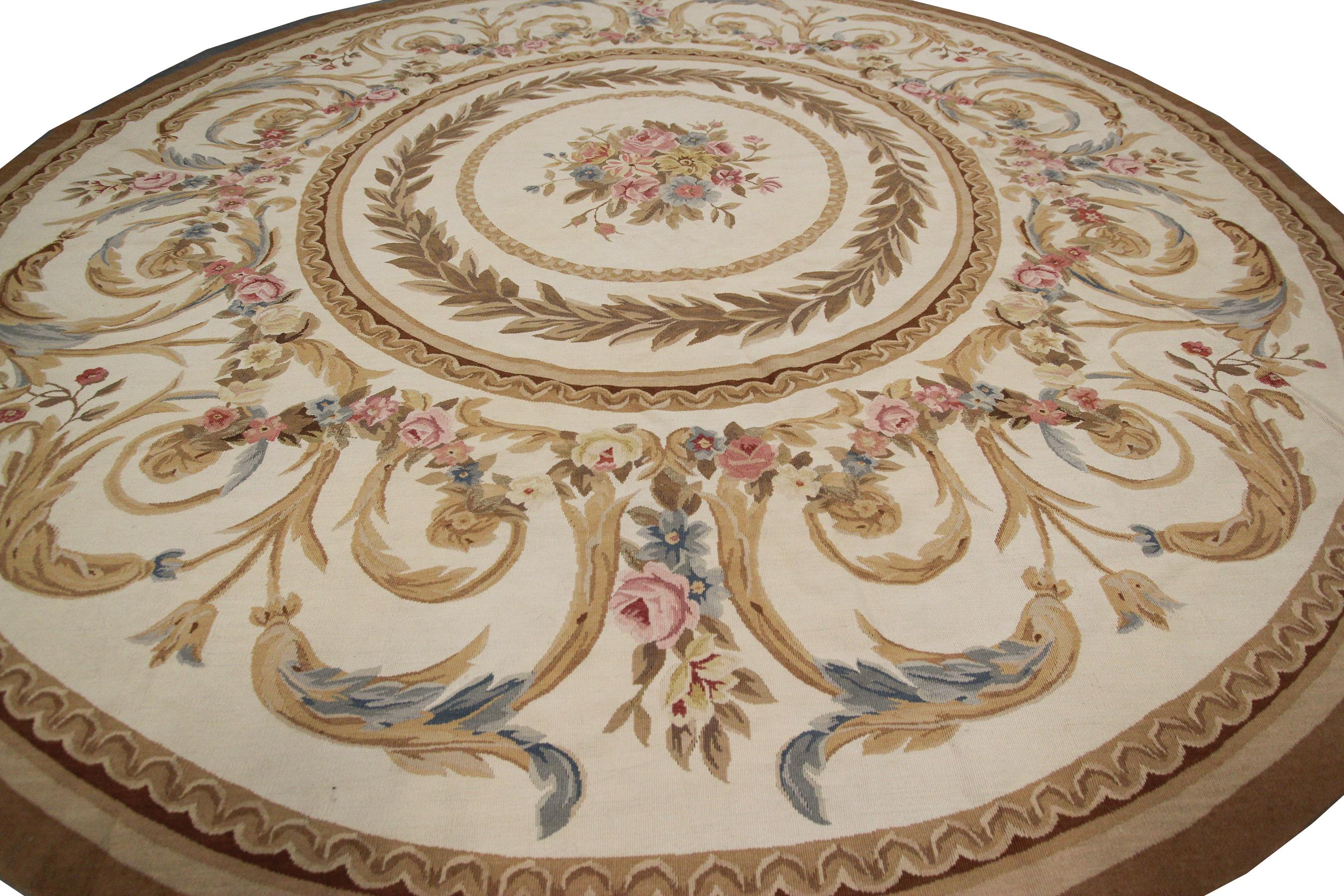 Français Ancien tapis d'Aubusson français tissé à la main, tapis rond 8x8, 244 cm x 244 cm en vente