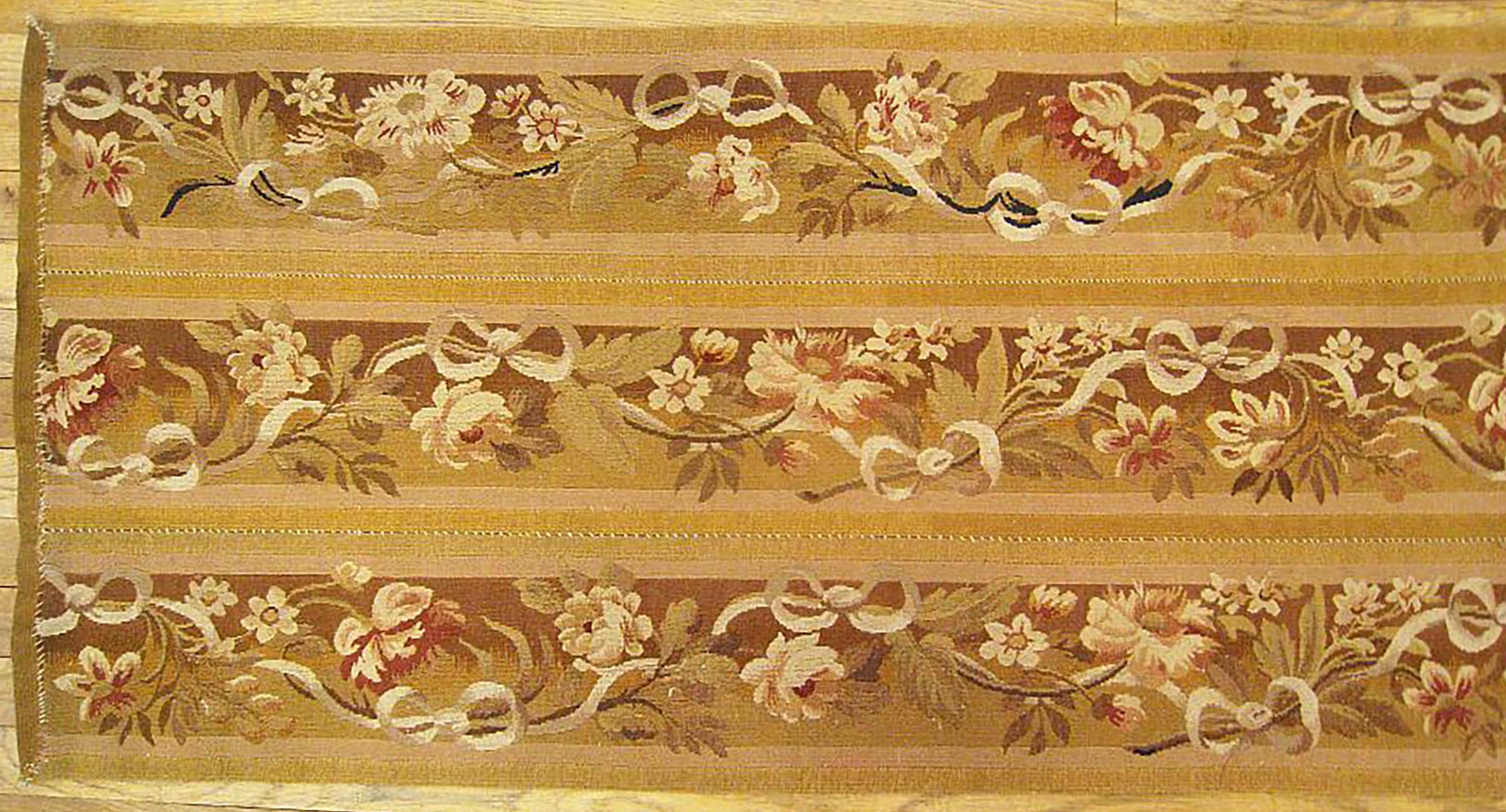 Antiker franzsischer Aubusson-Teppich, in Lufergre mit floralen Elementen (Handgewebt) im Angebot