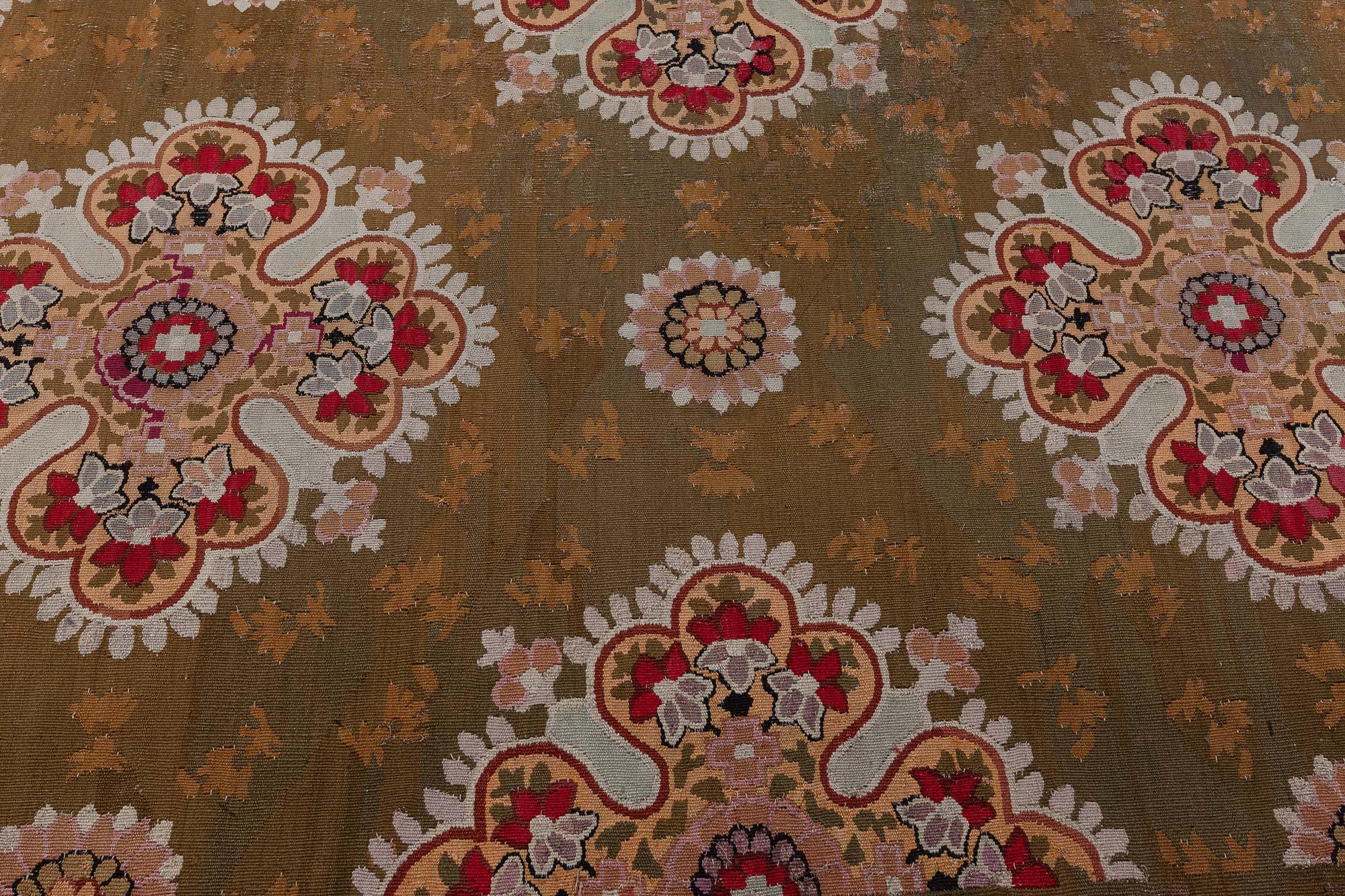 Antiker französischer Aubusson-Teppich (Größe verstellbar)
Größe: 13'3