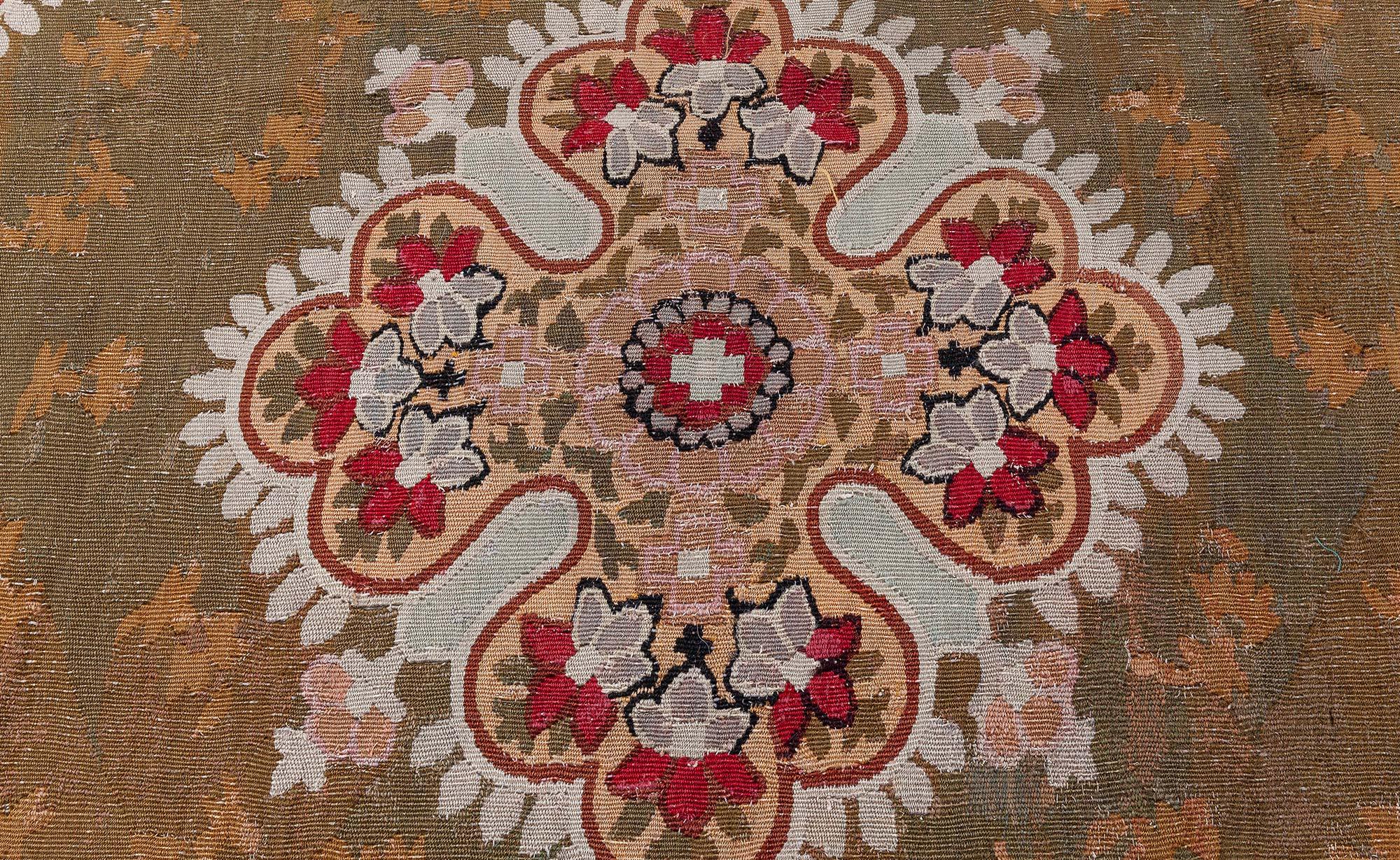 Tapis d'Aubusson français ancien (taille ajustée)
Dimensions : 403 × 482 cm (13'3