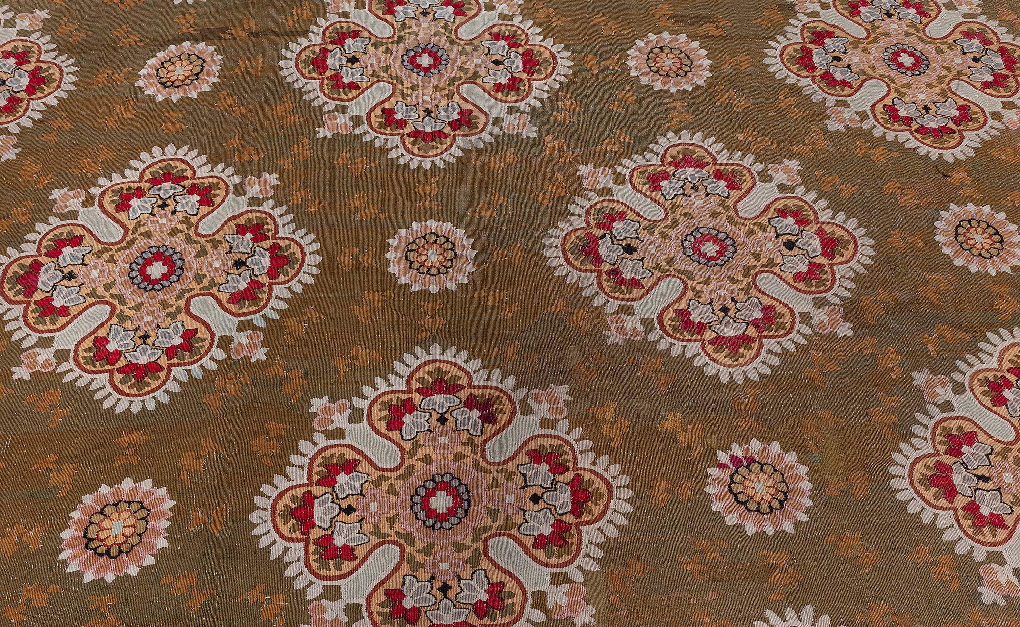 Noué à la main Tapis d'Aubusson français ancien Doris Leslie Blau (taille ajustée) en vente