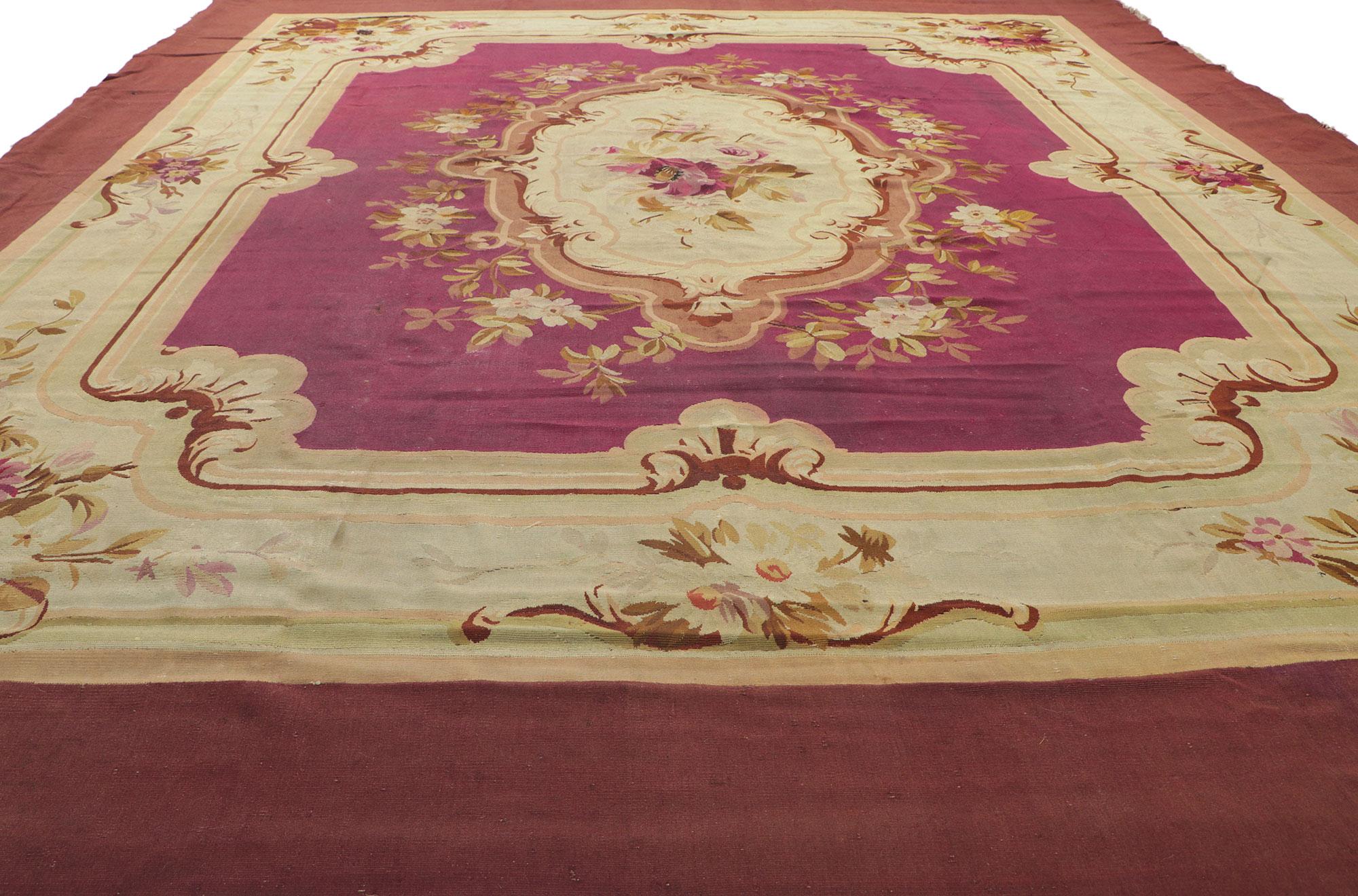 Antiker französischer Aubusson-Teppich mit Savonnerie-Rokoko-Stil im Louis XV-Stil (Französisch) im Angebot