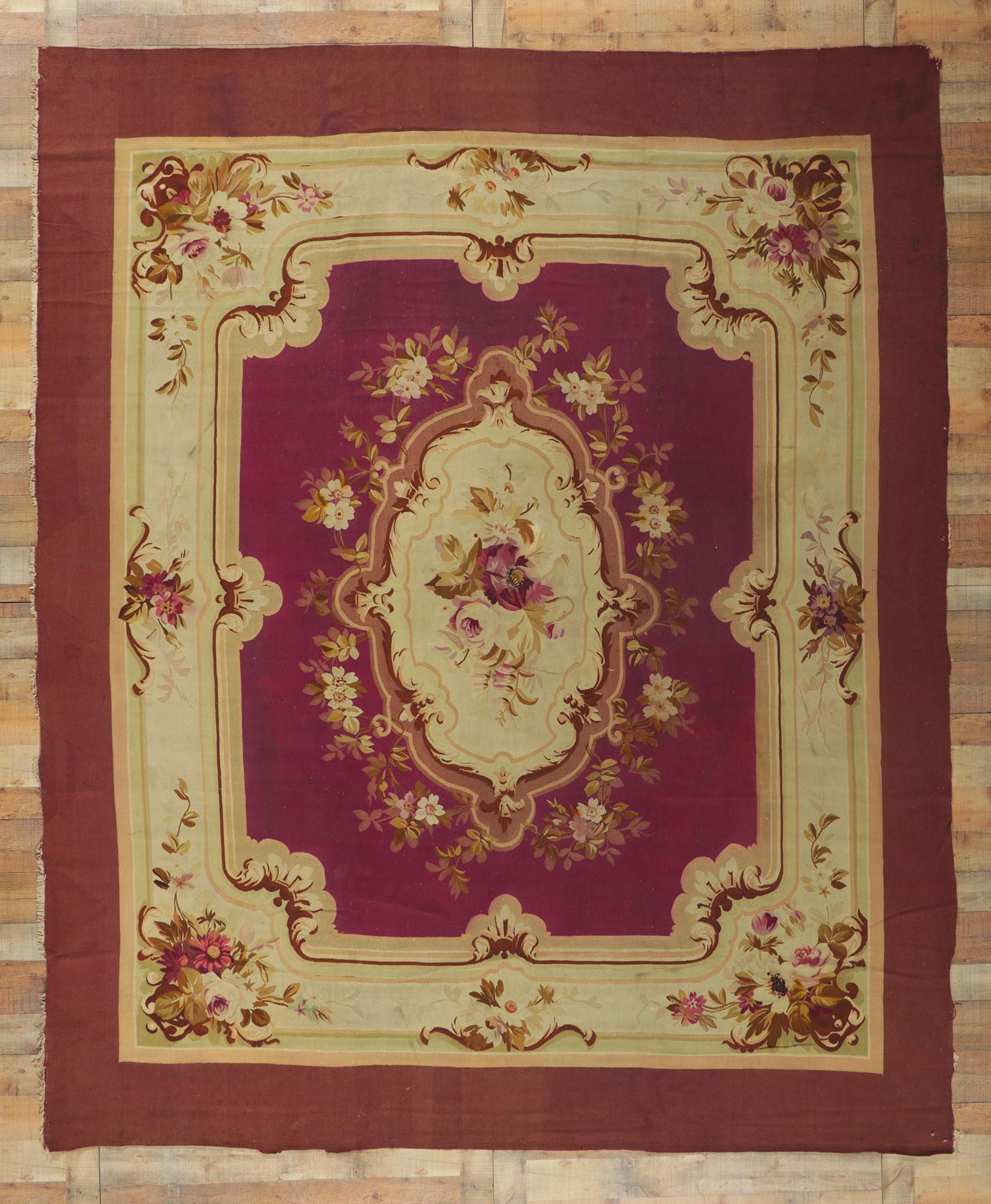 Tapis d'Aubusson français ancien de style Louis XV Savonnerie Rococo Abîmé - En vente à Dallas, TX